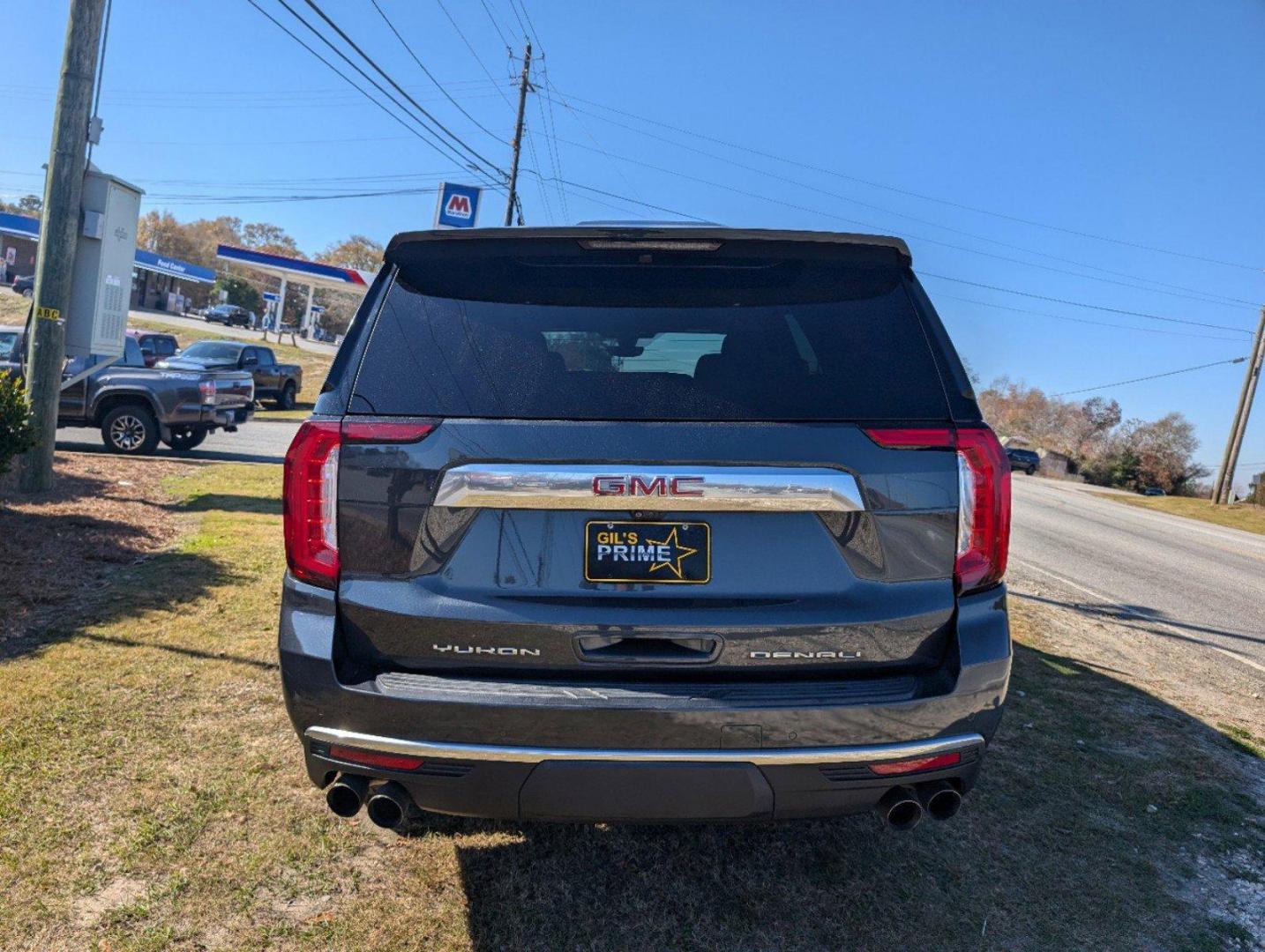 2021 /Dark Walnut/Very Dark Ash Gray GMC Yukon Denali (1GKS1DKL5MR) with an Gas V8 6.2L/ engine, 10-Speed Automatic transmission, located at 3959 U.S. 80 W, Phenix City, AL, 36870, (334) 297-4885, 32.469296, -85.135185 - 2021 GMC Yukon Denali - Photo#5