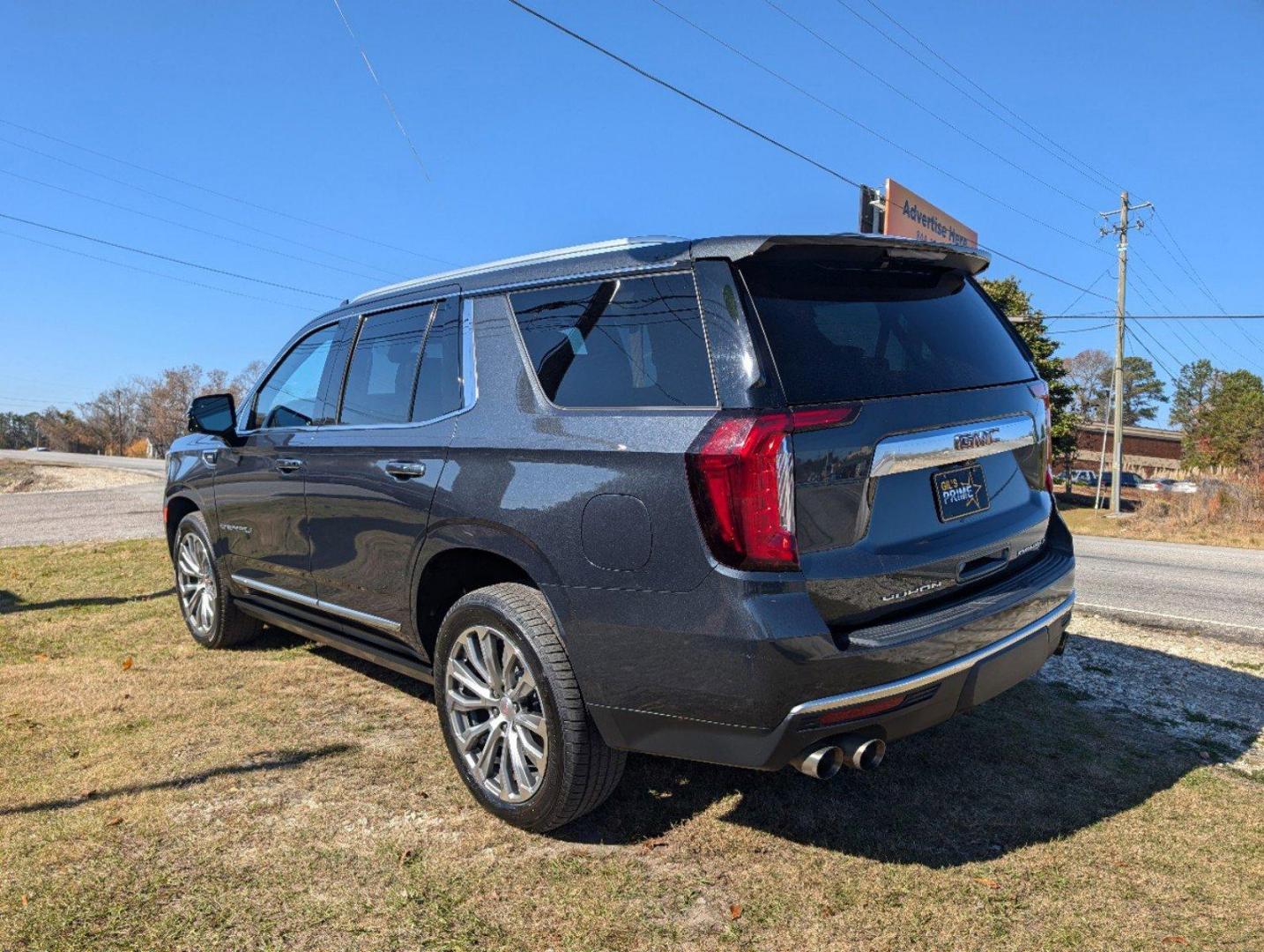 2021 /Dark Walnut/Very Dark Ash Gray GMC Yukon Denali (1GKS1DKL5MR) with an Gas V8 6.2L/ engine, 10-Speed Automatic transmission, located at 3959 U.S. 80 W, Phenix City, AL, 36870, (334) 297-4885, 32.469296, -85.135185 - 2021 GMC Yukon Denali - Photo#6