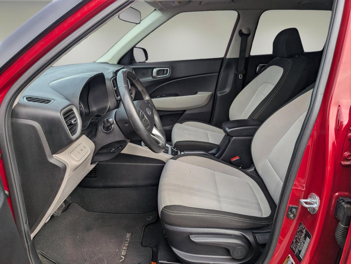 2021 /Gray Hyundai Venue SEL (KMHRC8A39MU) with an Regular Unleaded I-4 1.6 L/98 engine, 1-Speed CVT w/OD transmission, located at 7000 Northlake Connector, Columbus, GA, 31904, (706) 987-8085, 32.524975, -84.978134 - 2021 Hyundai Venue SEL - Photo#9