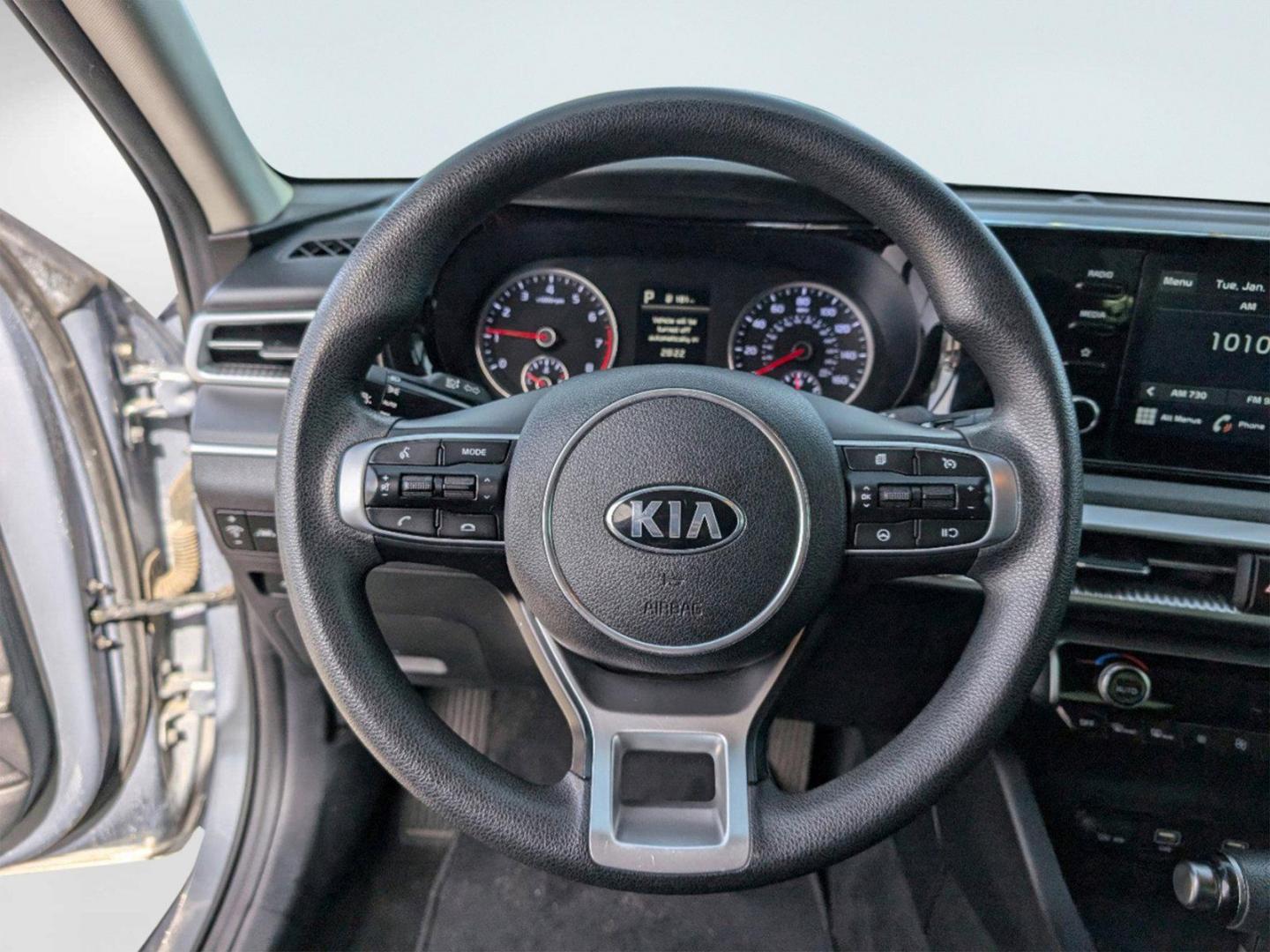 2021 /Black Kia K5 LXS (5XXG14J28MG) with an Intercooled Turbo Regular Unleaded I-4 1.6 L/98 engine, 8-Speed Automatic w/OD transmission, located at 3959 U.S. 80 W, Phenix City, AL, 36870, (334) 297-4885, 32.469296, -85.135185 - 2021 Kia K5 LXS - Photo#16