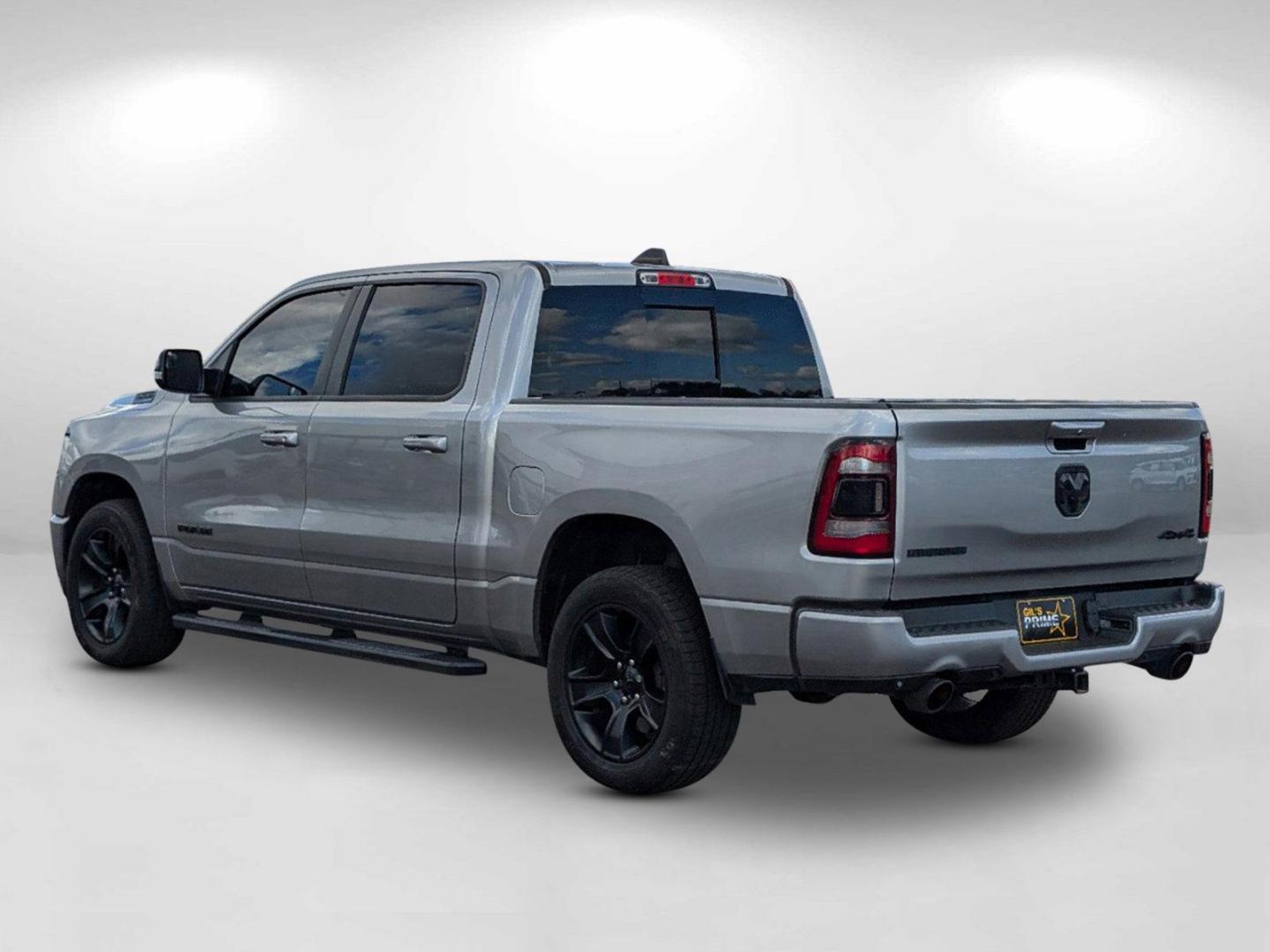 2021 Billet Silver Metallic Clearcoat /Black Ram 1500 Big Horn (1C6SRFFT6MN) with an Regular Unleaded V-8 5.7 L/345 engine, 8-Speed Automatic w/OD transmission, located at 1430 Gateway Drive, Opelika, AL, 36801, (334) 239-0944, 32.637871, -85.409790 - 2021 Ram 1500 Big Horn - Photo#6