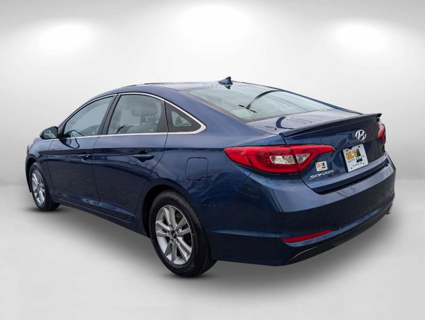 2017 /Gray Hyundai Sonata 2.4L (5NPE24AF3HH) with an Regular Unleaded I-4 2.4 L/144 engine, 6-Speed Automatic w/OD transmission, located at 3959 U.S. 80 W, Phenix City, AL, 36870, (334) 297-4885, 32.469296, -85.135185 - 2017 Hyundai Sonata 2.4L - Photo#6