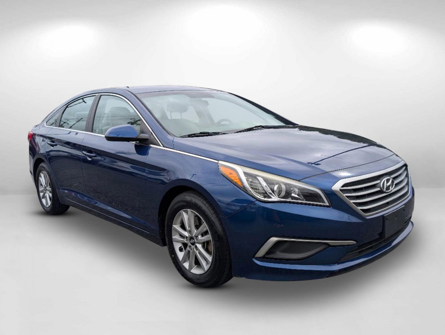 2017 /Gray Hyundai Sonata 2.4L (5NPE24AF3HH) with an Regular Unleaded I-4 2.4 L/144 engine, 6-Speed Automatic w/OD transmission, located at 3959 U.S. 80 W, Phenix City, AL, 36870, (334) 297-4885, 32.469296, -85.135185 - 2017 Hyundai Sonata 2.4L - Photo#2