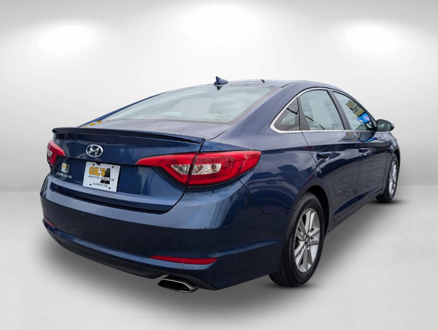 2017 /Gray Hyundai Sonata 2.4L (5NPE24AF3HH) with an Regular Unleaded I-4 2.4 L/144 engine, 6-Speed Automatic w/OD transmission, located at 3959 U.S. 80 W, Phenix City, AL, 36870, (334) 297-4885, 32.469296, -85.135185 - 2017 Hyundai Sonata 2.4L - Photo#4