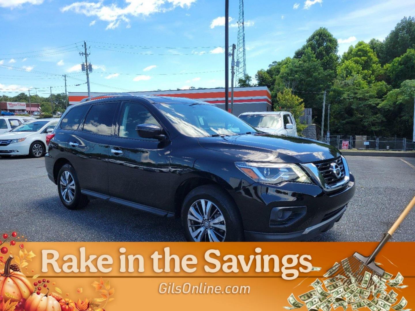 2019 Magnetic Black Pearl /Charcoal Nissan Pathfinder S (5N1DR2MM4KC) with an Regular Unleaded V-6 3.5 L/213 engine, 1-Speed CVT w/OD transmission, located at 1430 Gateway Drive, Opelika, AL, 36801, (334) 239-0944, 32.637871, -85.409790 - 2019 Nissan Pathfinder S - Photo#3