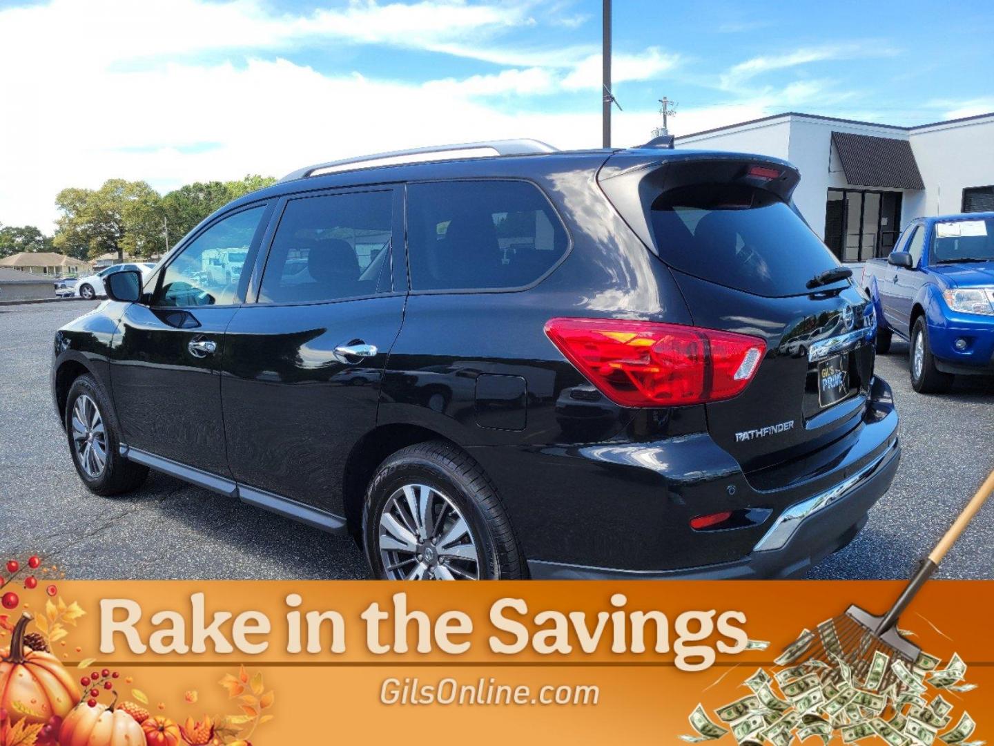 2019 Magnetic Black Pearl /Charcoal Nissan Pathfinder S (5N1DR2MM4KC) with an Regular Unleaded V-6 3.5 L/213 engine, 1-Speed CVT w/OD transmission, located at 1430 Gateway Drive, Opelika, AL, 36801, (334) 239-0944, 32.637871, -85.409790 - 2019 Nissan Pathfinder S - Photo#7