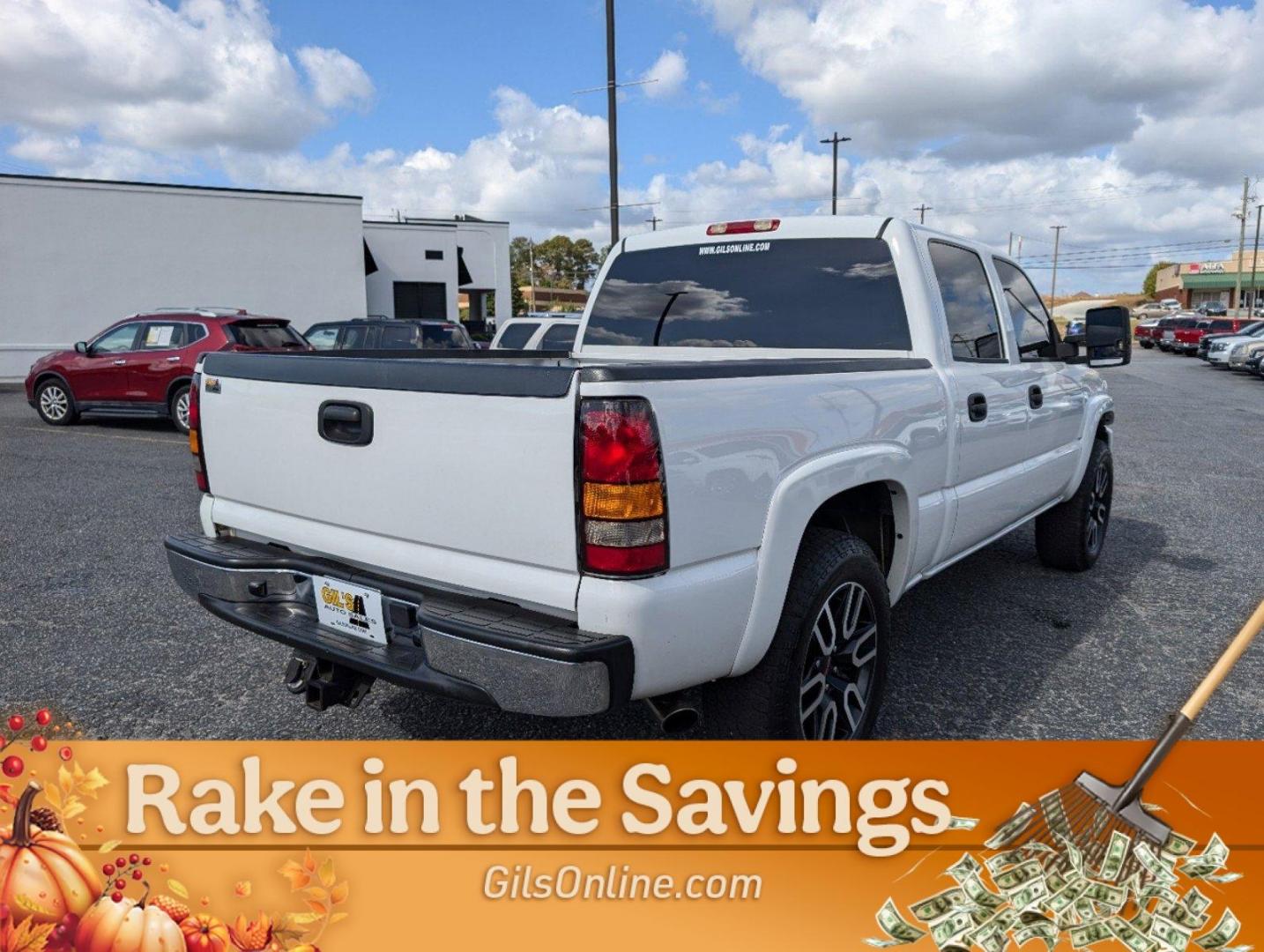 2005 Summit White /Neutral GMC Sierra 1500 SLT (2GTEC13TX51) with an Gas V8 5.3L/325 engine, 4-Speed Automatic w/OD transmission, located at 804 22nd Ave, Phenix City, AL, 36870, (334) 297-1860, 32.484749, -85.024475 - 2005 GMC Sierra 1500 SLT - Photo#19