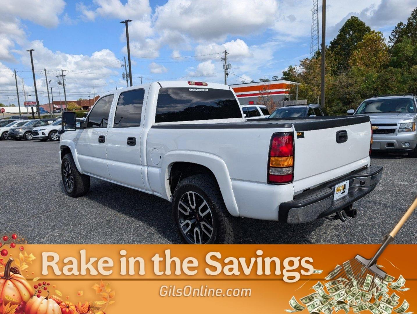 2005 Summit White /Neutral GMC Sierra 1500 SLT (2GTEC13TX51) with an Gas V8 5.3L/325 engine, 4-Speed Automatic w/OD transmission, located at 804 22nd Ave, Phenix City, AL, 36870, (334) 297-1860, 32.484749, -85.024475 - 2005 GMC Sierra 1500 SLT - Photo#25