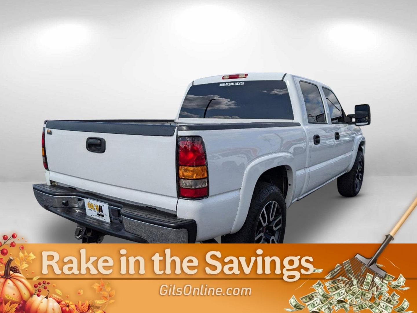 2005 Summit White /Neutral GMC Sierra 1500 SLT (2GTEC13TX51) with an Gas V8 5.3L/325 engine, 4-Speed Automatic w/OD transmission, located at 804 22nd Ave, Phenix City, AL, 36870, (334) 297-1860, 32.484749, -85.024475 - 2005 GMC Sierra 1500 SLT - Photo#17