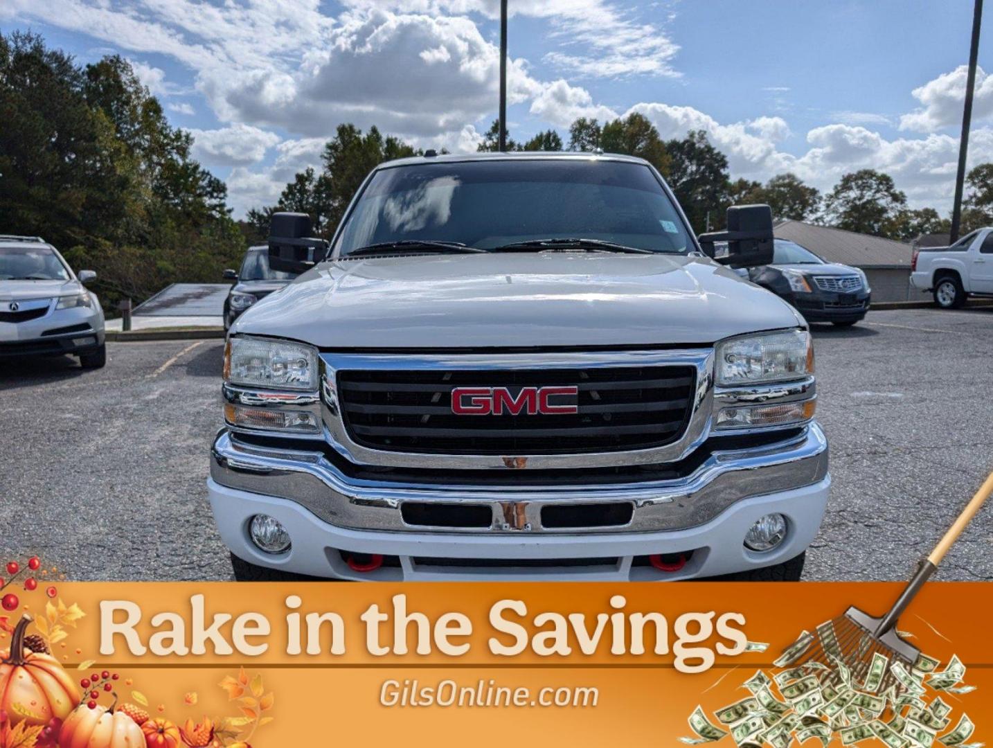 2005 Summit White /Neutral GMC Sierra 1500 SLT (2GTEC13TX51) with an Gas V8 5.3L/325 engine, 4-Speed Automatic w/OD transmission, located at 804 22nd Ave, Phenix City, AL, 36870, (334) 297-1860, 32.484749, -85.024475 - 2005 GMC Sierra 1500 SLT - Photo#8