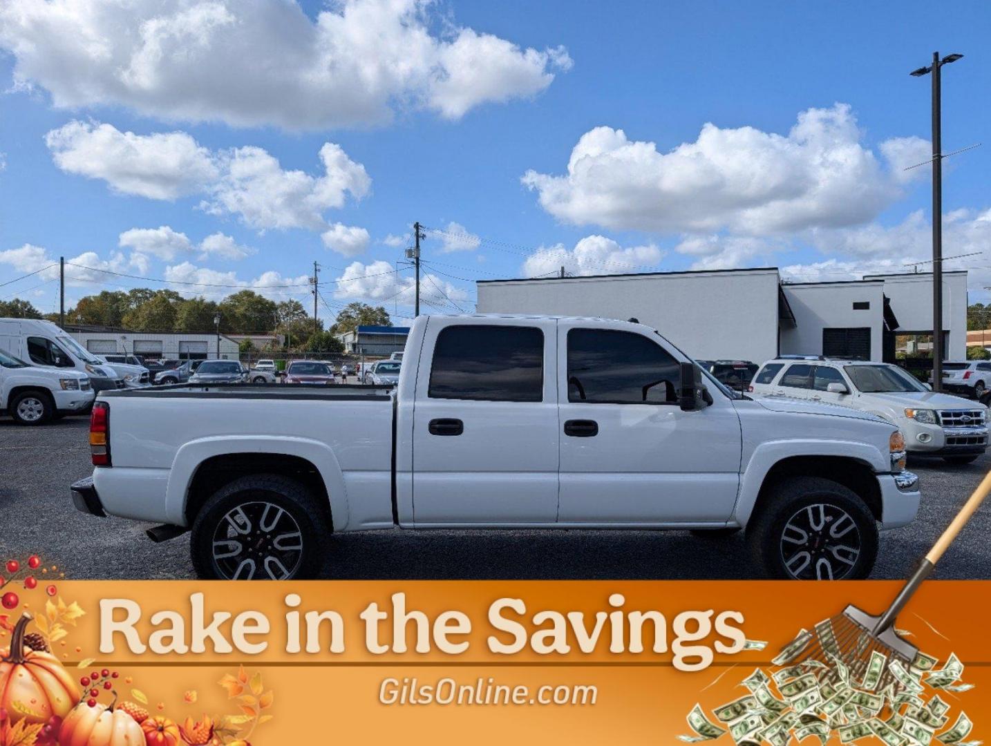 2005 Summit White /Neutral GMC Sierra 1500 SLT (2GTEC13TX51) with an Gas V8 5.3L/325 engine, 4-Speed Automatic w/OD transmission, located at 804 22nd Ave, Phenix City, AL, 36870, (334) 297-1860, 32.484749, -85.024475 - 2005 GMC Sierra 1500 SLT - Photo#13