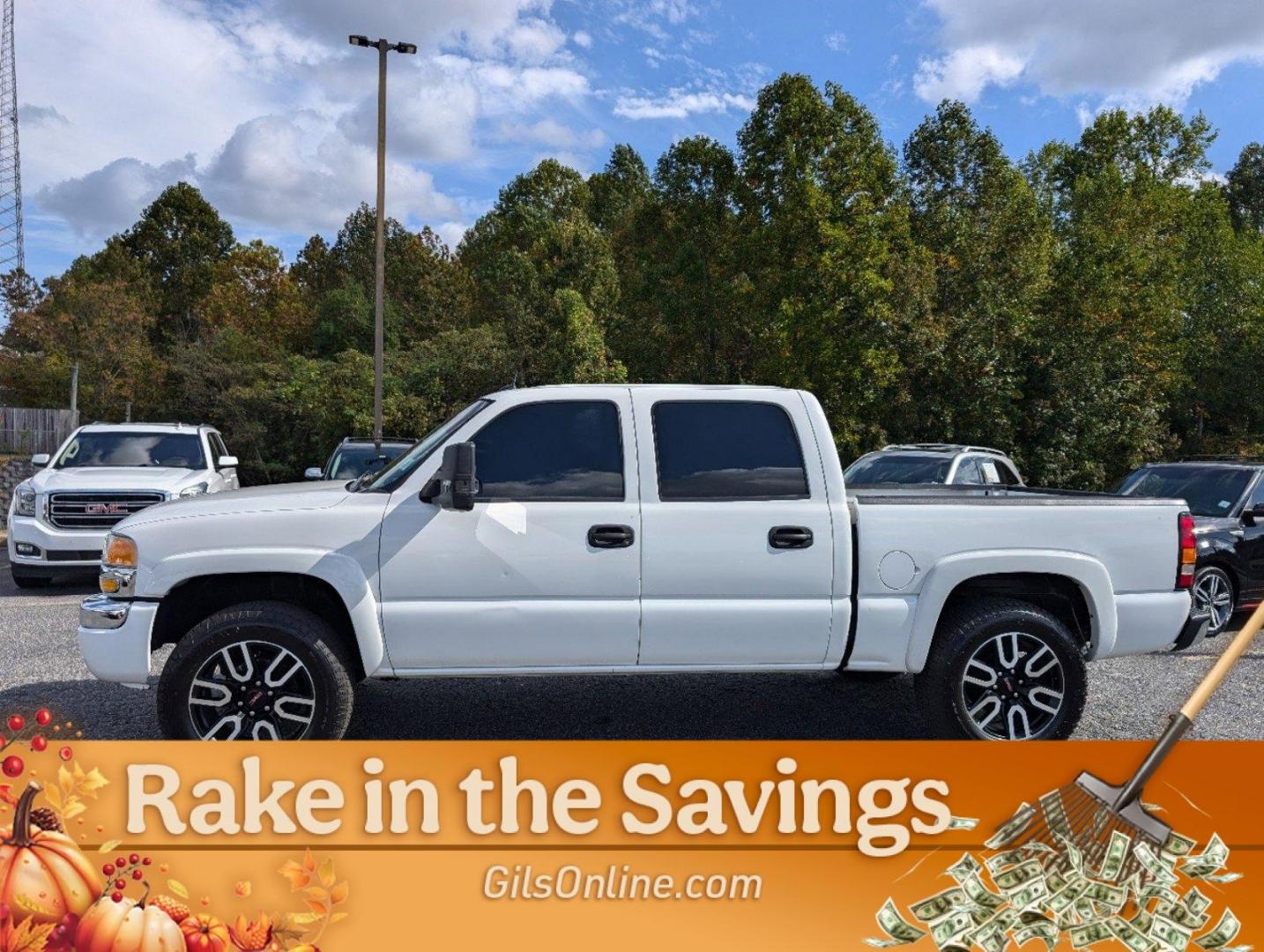 2005 Summit White /Neutral GMC Sierra 1500 SLT (2GTEC13TX51) with an Gas V8 5.3L/325 engine, 4-Speed Automatic w/OD transmission, located at 804 22nd Ave, Phenix City, AL, 36870, (334) 297-1860, 32.484749, -85.024475 - 2005 GMC Sierra 1500 SLT - Photo#31