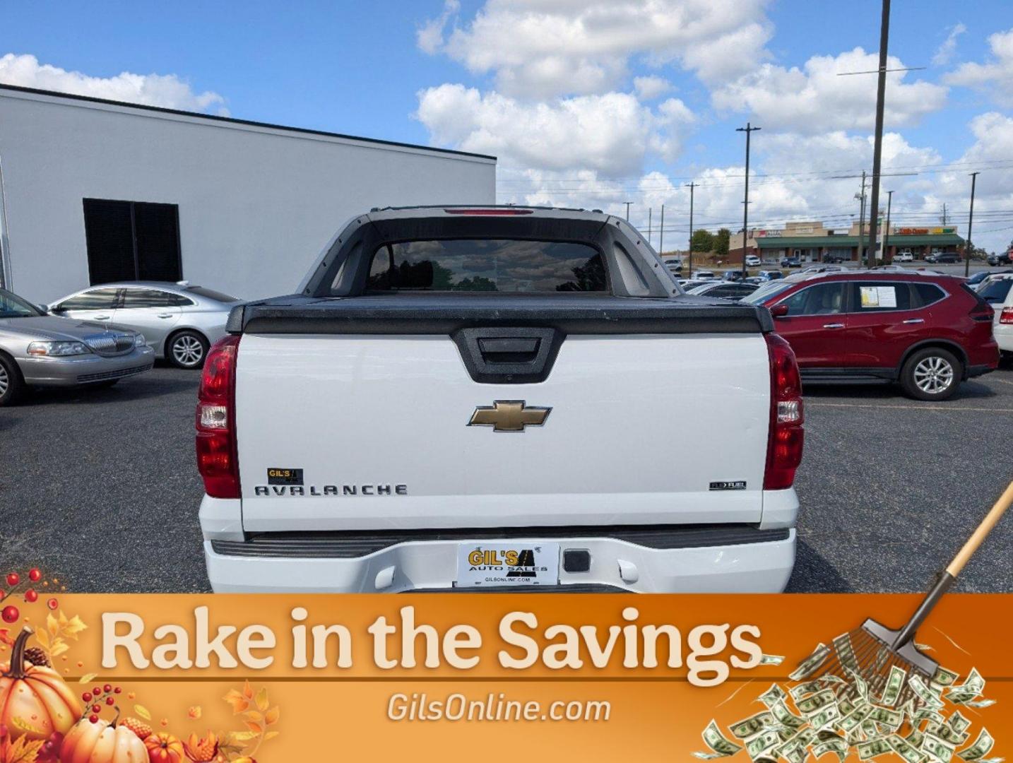 2009 Summit White /Ebony Chevrolet Avalanche LT w/2LT (3GNFK22039G) with an Gas/Ethanol V8 5.3L/325 engine, 6-Speed Automatic w/OD transmission, located at 5115 14th Ave., Columbus, GA, 31904, (706) 323-0345, 32.511494, -84.971046 - 2009 Chevrolet Avalanche LT w/2LT - Photo#21