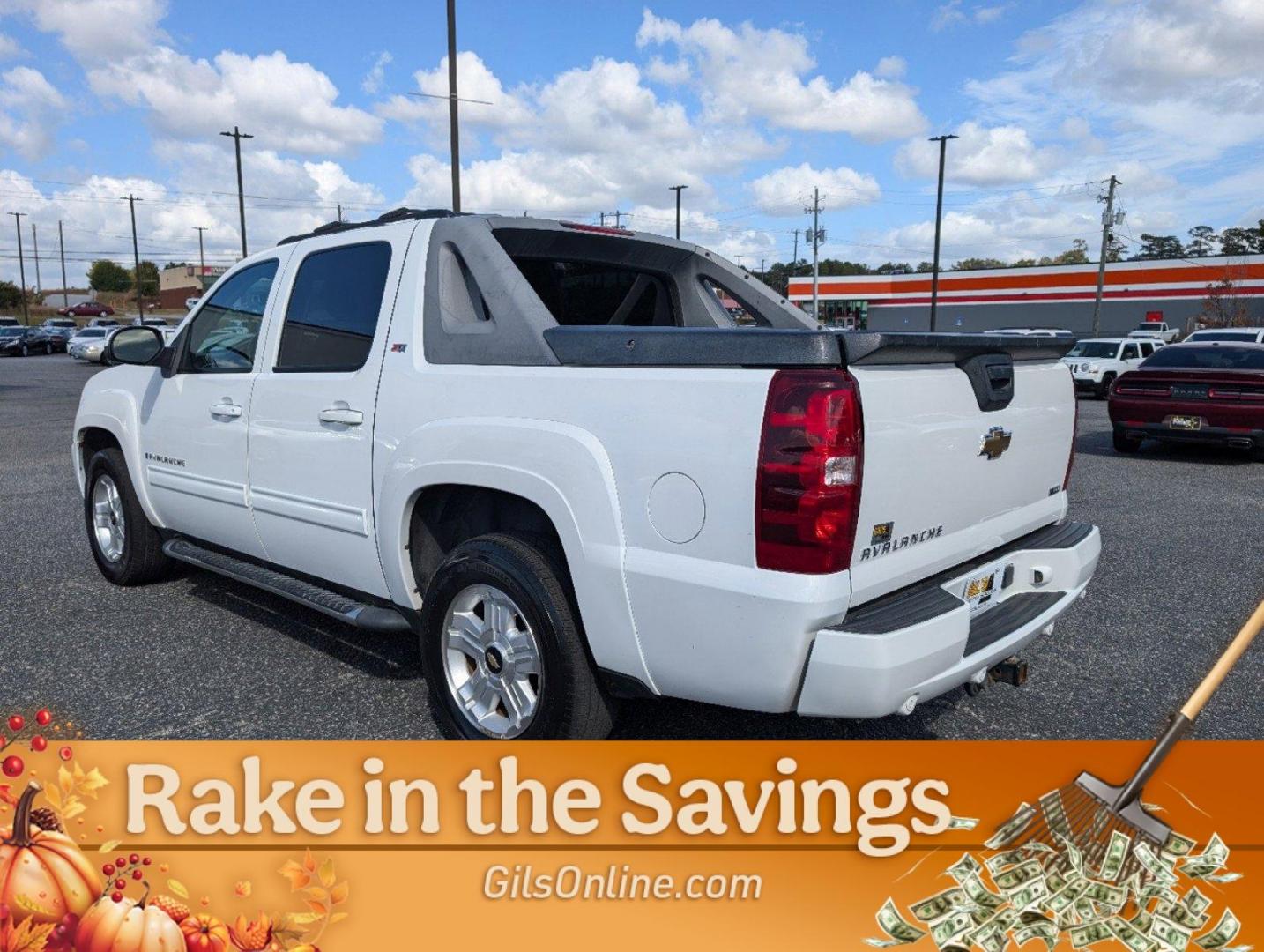 2009 Summit White /Ebony Chevrolet Avalanche LT w/2LT (3GNFK22039G) with an Gas/Ethanol V8 5.3L/325 engine, 6-Speed Automatic w/OD transmission, located at 5115 14th Ave., Columbus, GA, 31904, (706) 323-0345, 32.511494, -84.971046 - 2009 Chevrolet Avalanche LT w/2LT - Photo#25