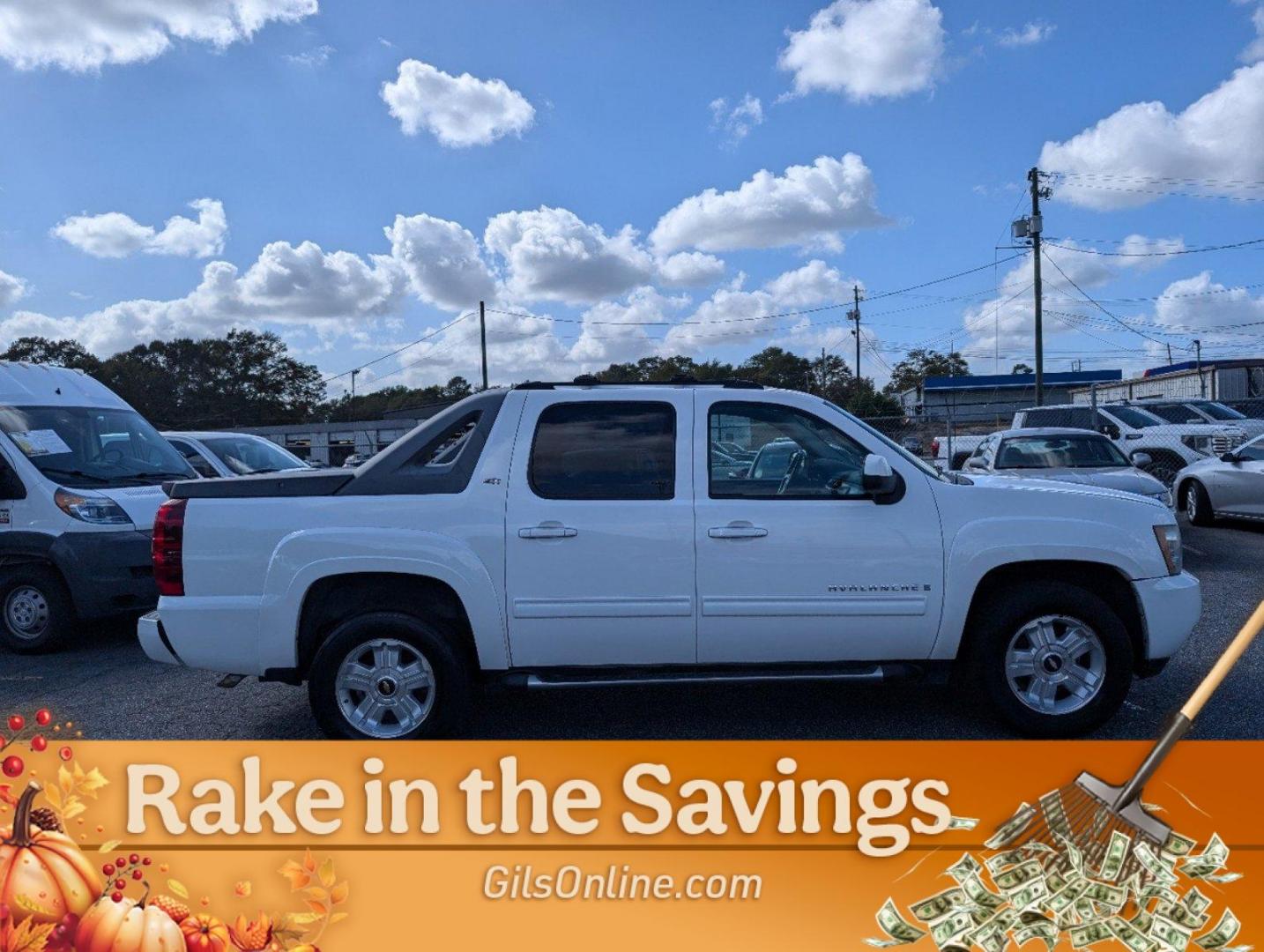 2009 Summit White /Ebony Chevrolet Avalanche LT w/2LT (3GNFK22039G) with an Gas/Ethanol V8 5.3L/325 engine, 6-Speed Automatic w/OD transmission, located at 5115 14th Ave., Columbus, GA, 31904, (706) 323-0345, 32.511494, -84.971046 - 2009 Chevrolet Avalanche LT w/2LT - Photo#16