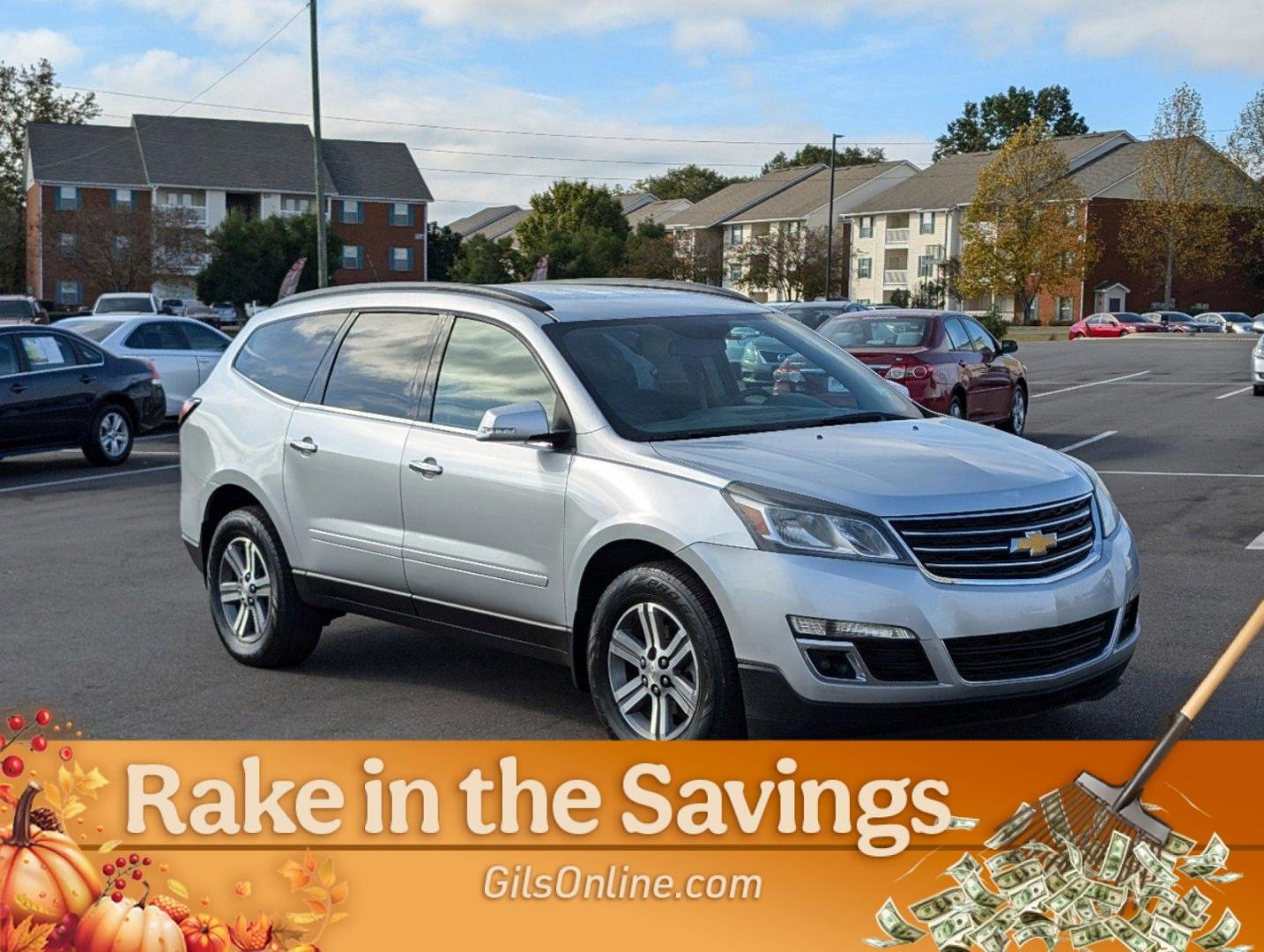 2015 Silver Ice Metallic /Dark Titanium/Light Titanium Chevrolet Traverse LT (1GNKRHKD0FJ) with an Gas V6 3.6L/217 engine, 6-Speed Automatic transmission, located at 521 Old Farm Lane Rd, Prattville, AL, 36066, (334) 325-1505, 32.482460, -86.416367 - 2015 Chevrolet Traverse LT - Photo#4