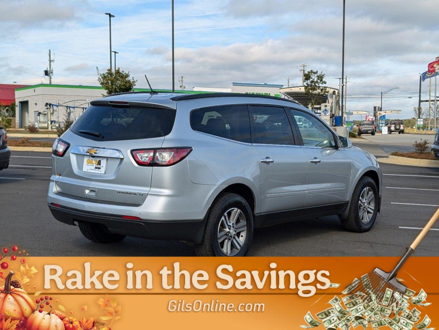 2015 Silver Ice Metallic /Dark Titanium/Light Titanium Chevrolet Traverse LT (1GNKRHKD0FJ) with an Gas V6 3.6L/217 engine, 6-Speed Automatic transmission, located at 521 Old Farm Lane Rd, Prattville, AL, 36066, (334) 325-1505, 32.482460, -86.416367 - 2015 Chevrolet Traverse LT - Photo#8