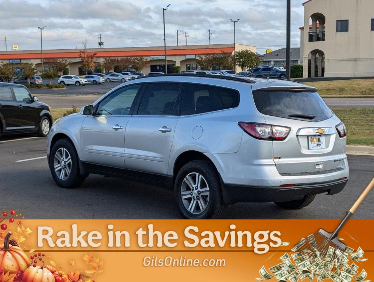 2015 Silver Ice Metallic /Dark Titanium/Light Titanium Chevrolet Traverse LT (1GNKRHKD0FJ) with an Gas V6 3.6L/217 engine, 6-Speed Automatic transmission, located at 521 Old Farm Lane Rd, Prattville, AL, 36066, (334) 325-1505, 32.482460, -86.416367 - 2015 Chevrolet Traverse LT - Photo#12