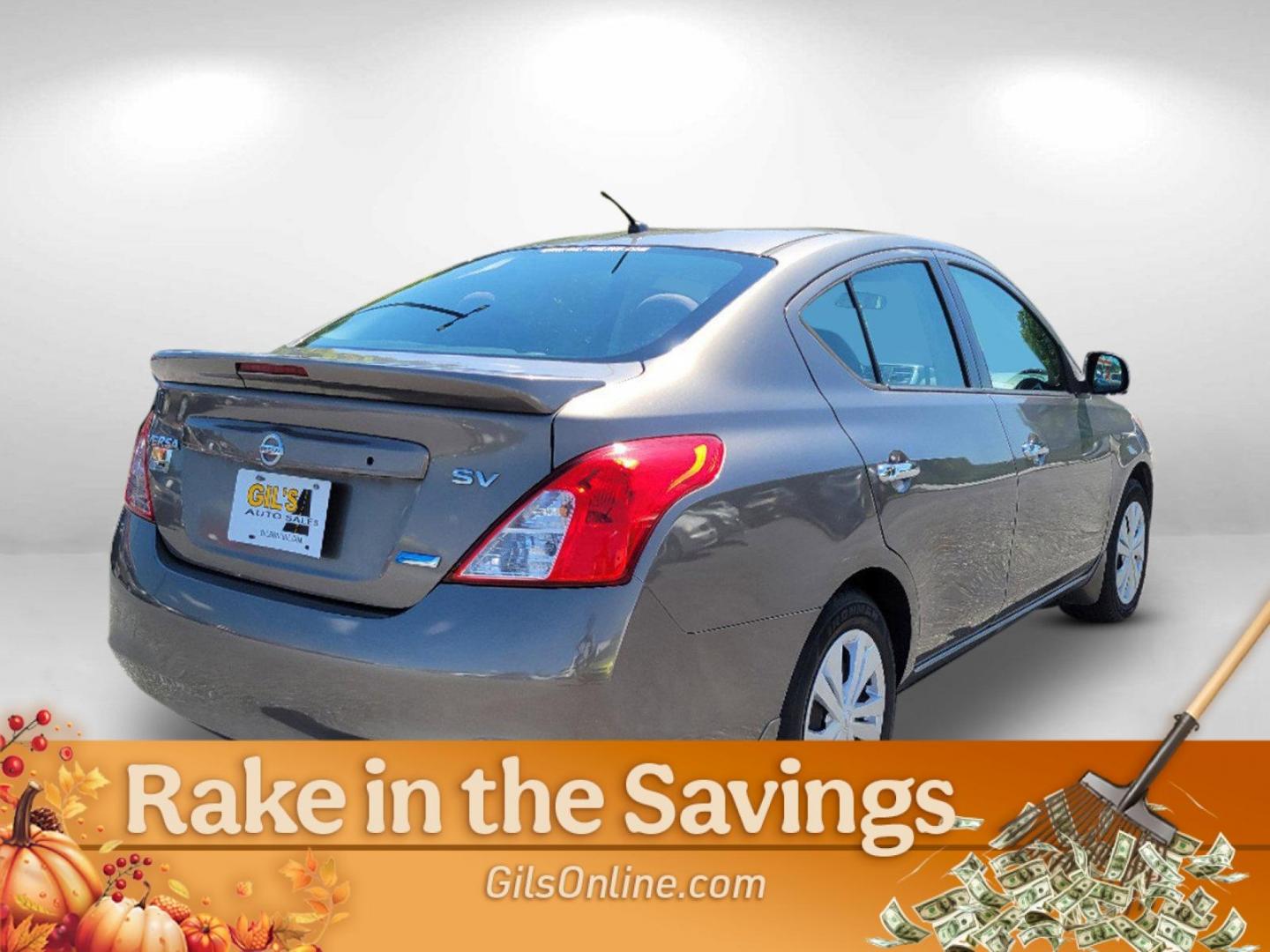 2014 Titanium /Charcoal Nissan Versa SV (3N1CN7AP4EK) with an Regular Unleaded I-4 1.6 L/98 engine, 1-Speed CVT w/OD transmission, located at 7000 Northlake Connector, Columbus, GA, 31904, (706) 987-8085, 32.524975, -84.978134 - 2014 Nissan Versa SV - Photo#4