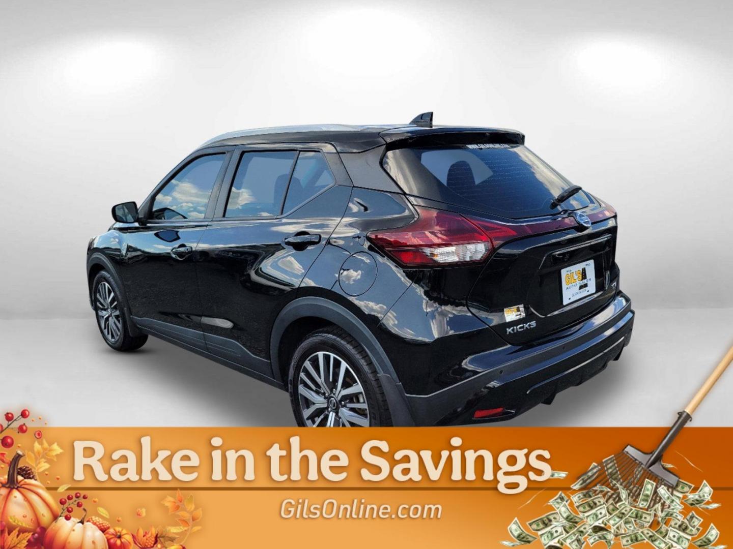 2021 Super Black /Charcoal Nissan Kicks SV (3N1CP5CV9ML) with an 1.6L L4 engine, CVT transmission, located at 1430 Gateway Drive, Opelika, AL, 36801, (334) 239-0944, 32.637871, -85.409790 - 2021 Nissan Kicks SV - Photo#5