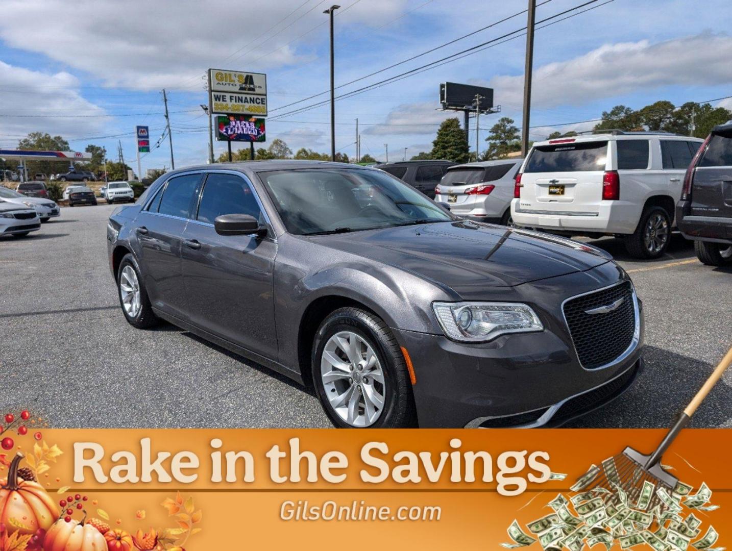 2018 /Black Chrysler 300 Touring (2C3CCAAG4JH) with an Regular Unleaded V-6 3.6 L/220 engine, 8-Speed Automatic w/OD transmission, located at 3959 U.S. 80 W, Phenix City, AL, 36870, (334) 297-4885, 32.469296, -85.135185 - 2018 Chrysler 300 Touring - Photo#6