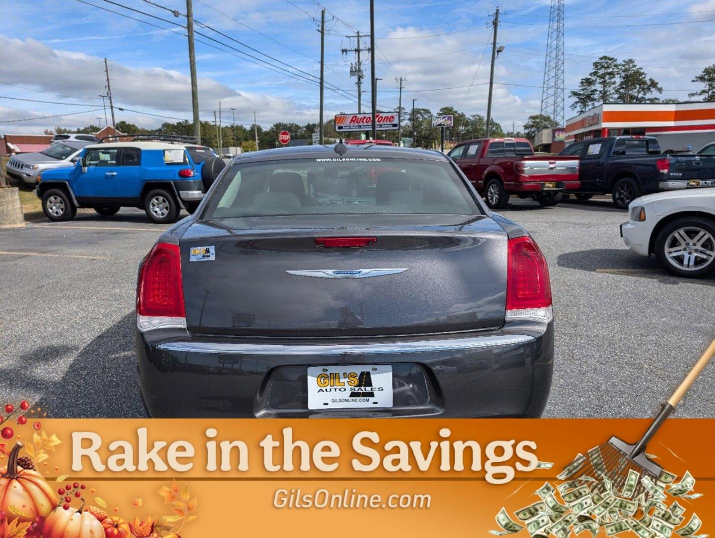 2018 /Black Chrysler 300 Touring (2C3CCAAG4JH) with an Regular Unleaded V-6 3.6 L/220 engine, 8-Speed Automatic w/OD transmission, located at 3959 U.S. 80 W, Phenix City, AL, 36870, (334) 297-4885, 32.469296, -85.135185 - 2018 Chrysler 300 Touring - Photo#12