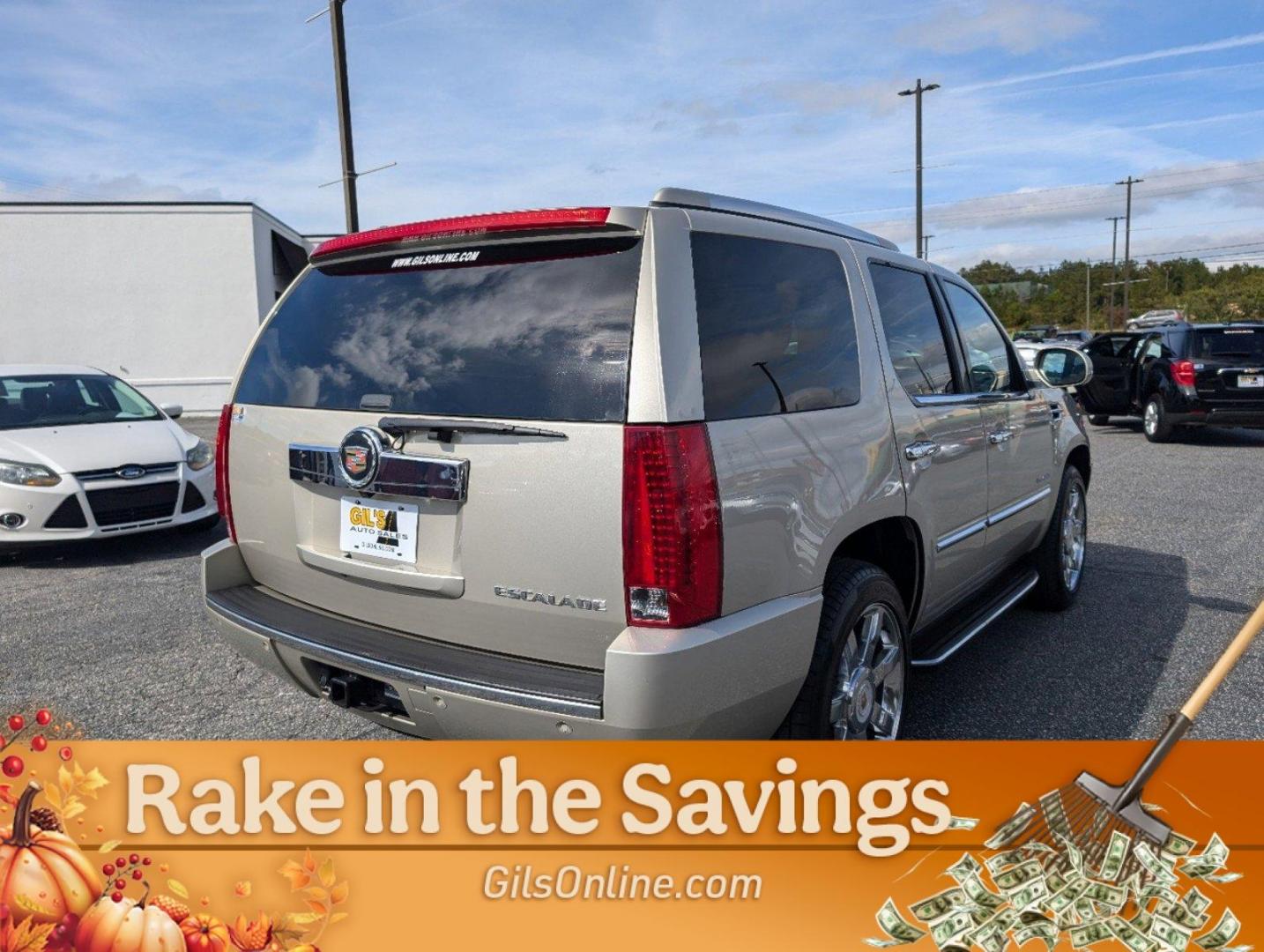 2013 /Ebony w/Ebony Accents Cadillac Escalade Luxury (1GYS3BEF2DR) with an Gas/Ethanol V8 6.2L/376 engine, 6-Speed Automatic w/Manual Shift transmission, located at 3959 U.S. 80 W, Phenix City, AL, 36870, (334) 297-4885, 32.469296, -85.135185 - 2013 Cadillac Escalade Luxury - Photo#8