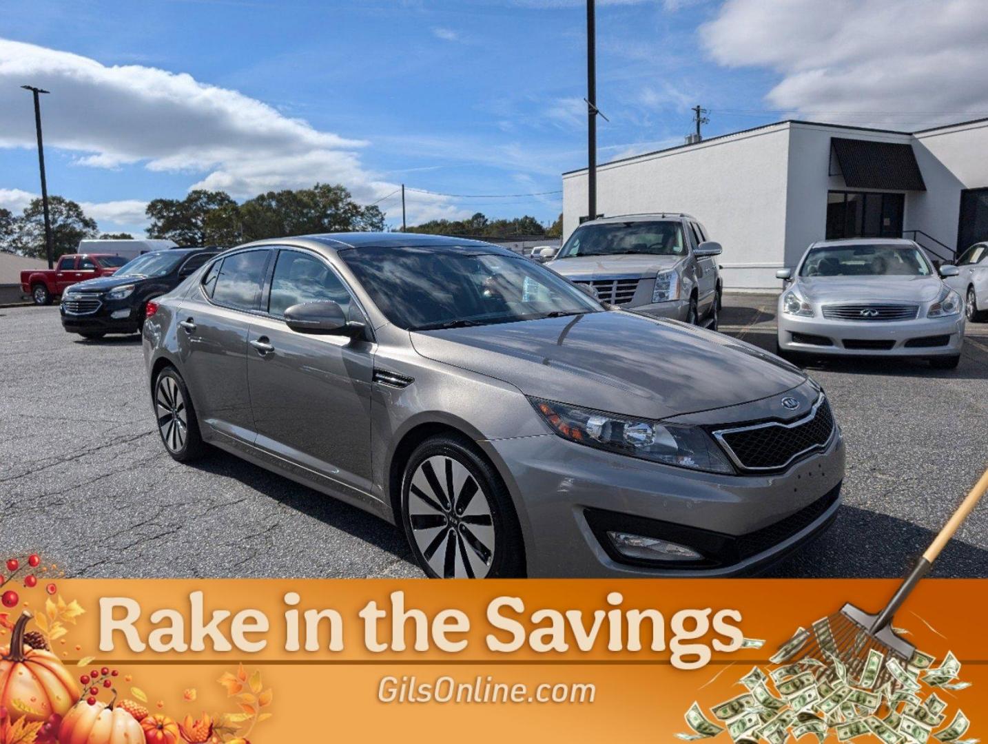 2012 /White Kia Optima SX (5XXGR4A67CG) with an Turbocharged Gas I4 2.0L/122 engine, 6-Speed Automatic w/manual shift transmission, located at 3959 U.S. 80 W, Phenix City, AL, 36870, (334) 297-4885, 32.469296, -85.135185 - 2012 Kia Optima SX - Photo#4