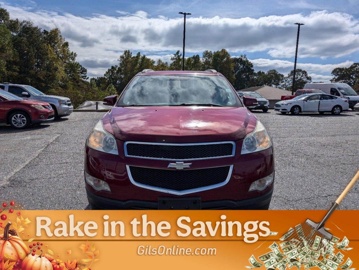 2011 /Lt Gray/Dk Gray Chevrolet Traverse LT w/2LT (1GNKRJED4BJ) with an Gas V6 3.6L/220 engine, 6-Speed Automatic transmission, located at 3959 U.S. 80 W, Phenix City, AL, 36870, (334) 297-4885, 32.469296, -85.135185 - 2011 Chevrolet Traverse LT w/2LT - Photo#2