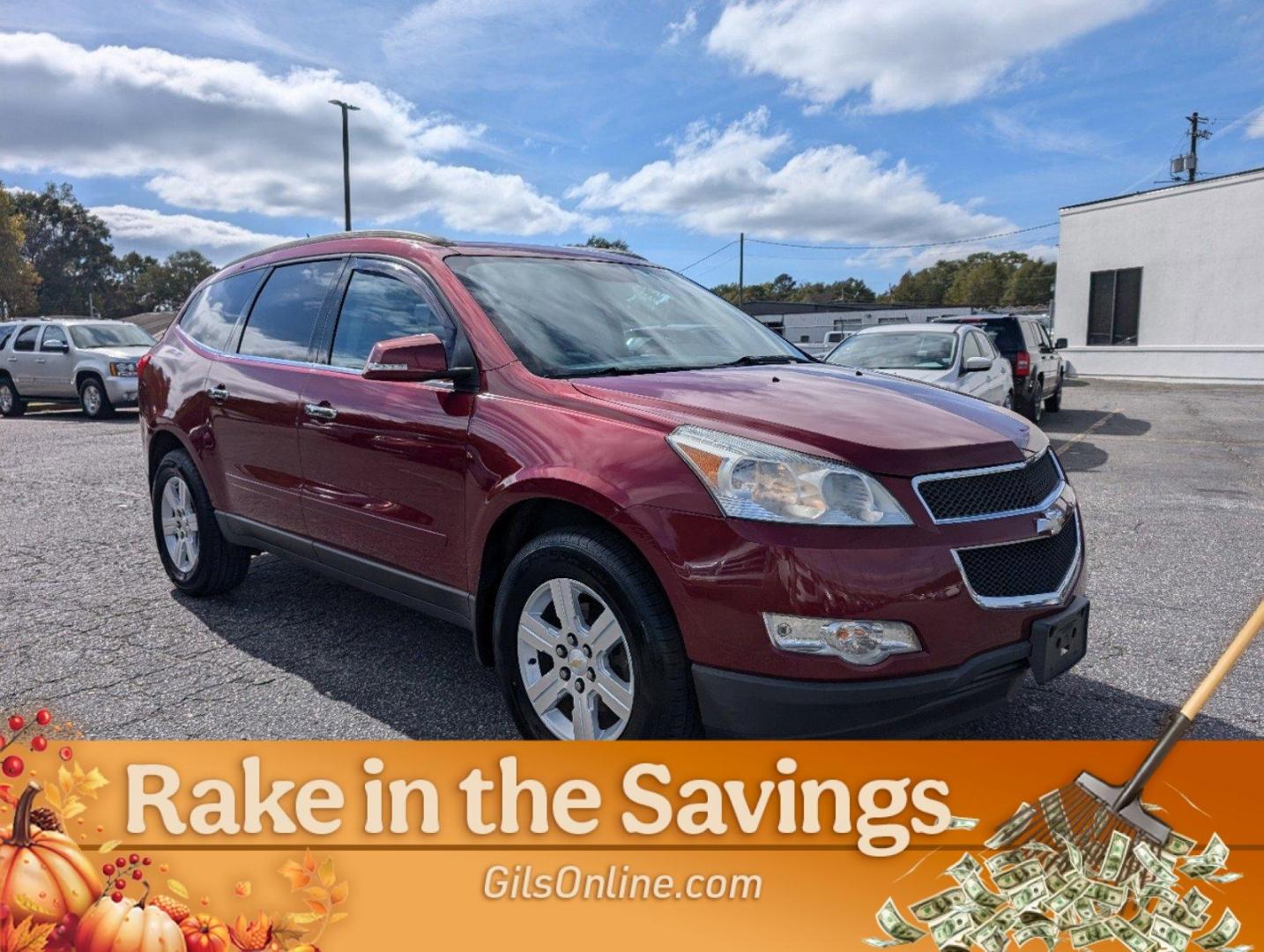 2011 /Lt Gray/Dk Gray Chevrolet Traverse LT w/2LT (1GNKRJED4BJ) with an Gas V6 3.6L/220 engine, 6-Speed Automatic transmission, located at 3959 U.S. 80 W, Phenix City, AL, 36870, (334) 297-4885, 32.469296, -85.135185 - 2011 Chevrolet Traverse LT w/2LT - Photo#5