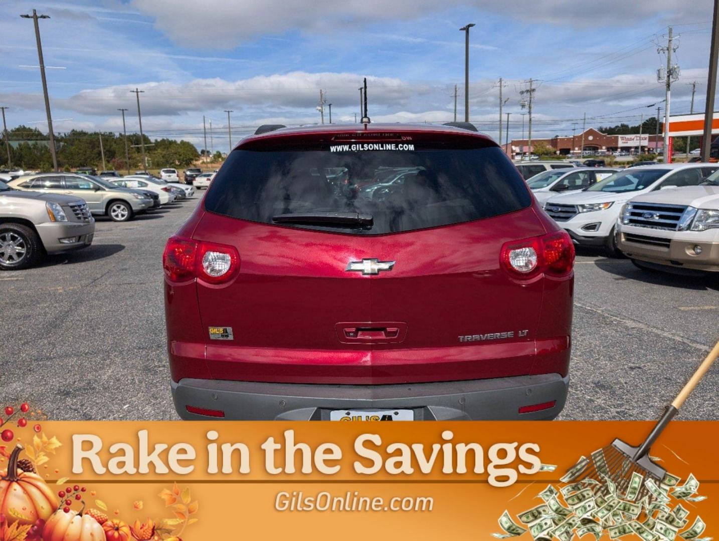 2011 /Lt Gray/Dk Gray Chevrolet Traverse LT w/2LT (1GNKRJED4BJ) with an Gas V6 3.6L/220 engine, 6-Speed Automatic transmission, located at 3959 U.S. 80 W, Phenix City, AL, 36870, (334) 297-4885, 32.469296, -85.135185 - 2011 Chevrolet Traverse LT w/2LT - Photo#10