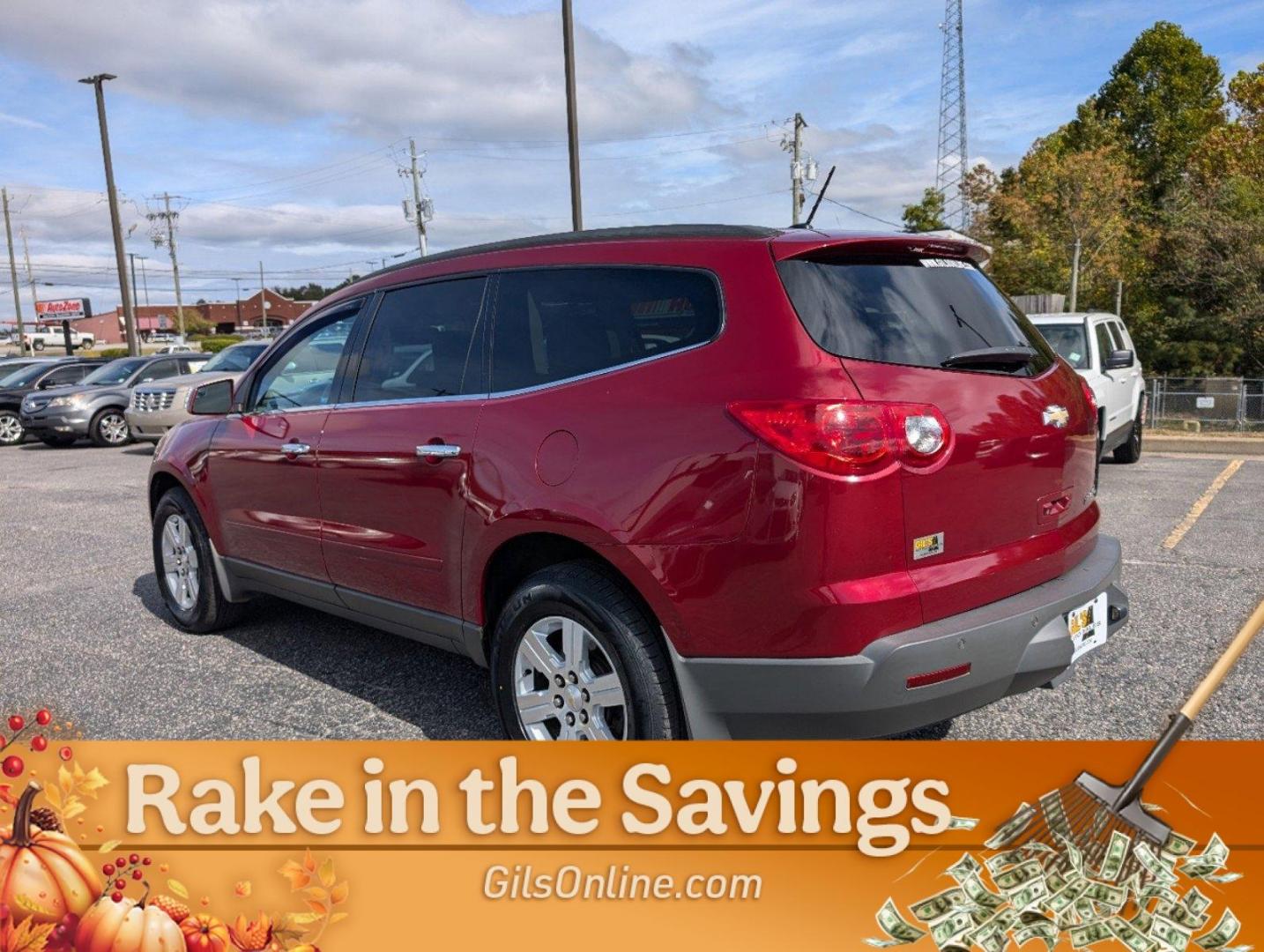 2011 /Lt Gray/Dk Gray Chevrolet Traverse LT w/2LT (1GNKRJED4BJ) with an Gas V6 3.6L/220 engine, 6-Speed Automatic transmission, located at 3959 U.S. 80 W, Phenix City, AL, 36870, (334) 297-4885, 32.469296, -85.135185 - 2011 Chevrolet Traverse LT w/2LT - Photo#12