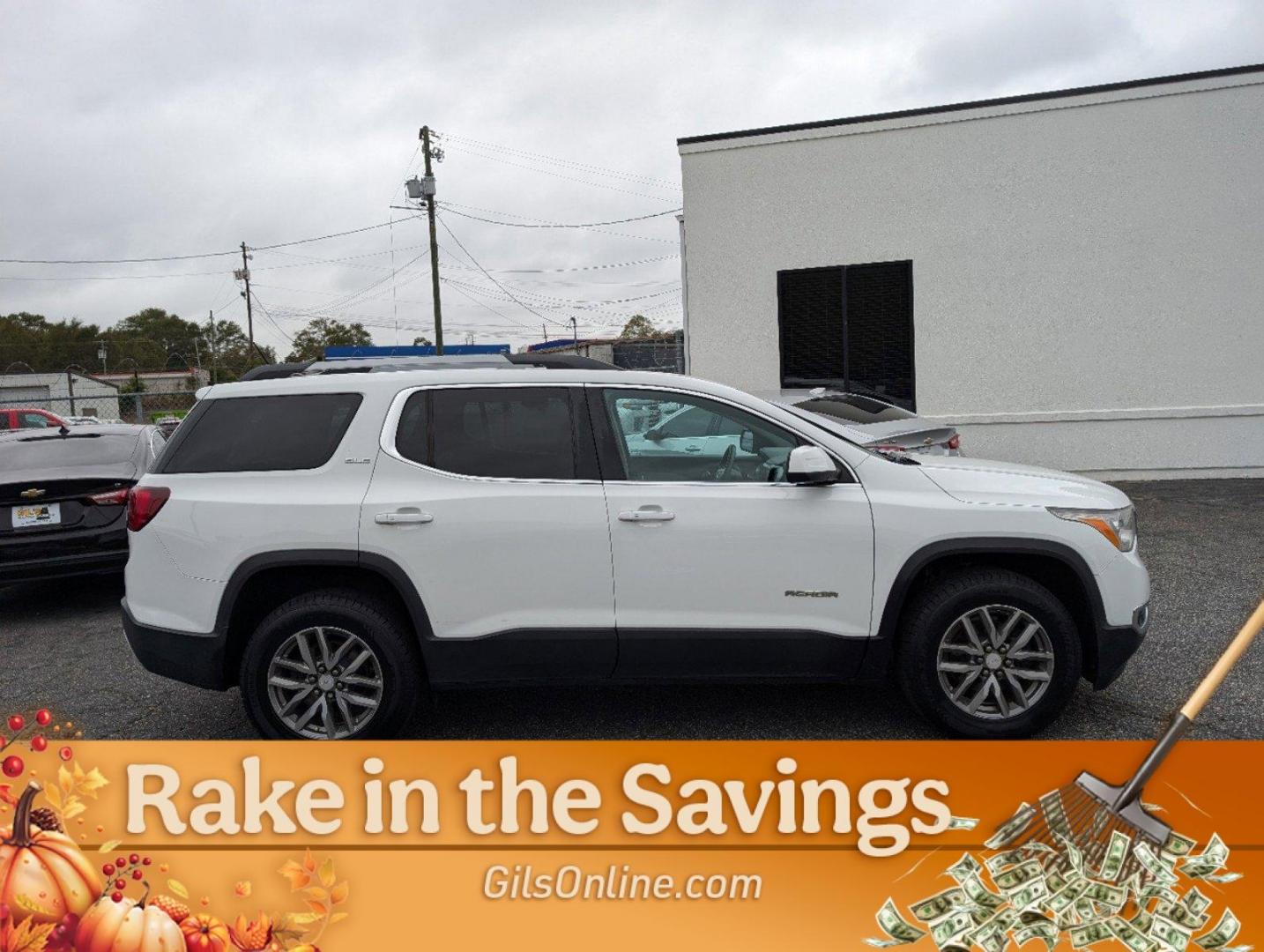 2017 /Dark Ash Gray/ Light Ash Gray GMC Acadia SLE (1GKKNSLA1HZ) with an Gas I4 2.5/150 engine, 6-Speed Automatic transmission, located at 3959 U.S. 80 W, Phenix City, AL, 36870, (334) 297-4885, 32.469296, -85.135185 - 2017 GMC Acadia SLE - Photo#3