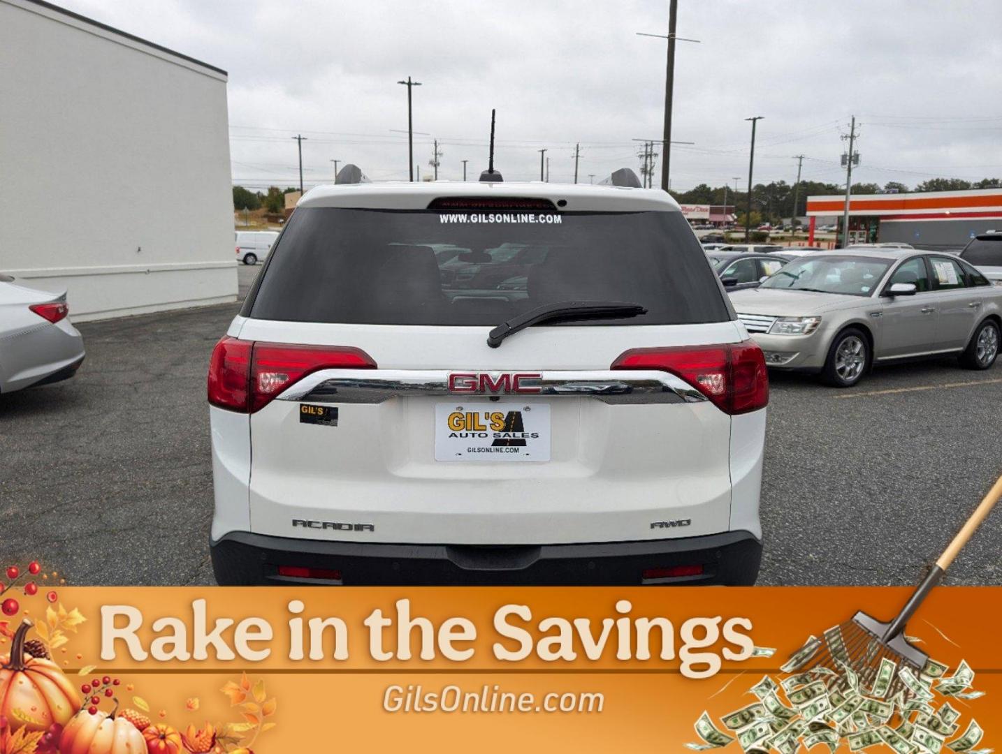 2017 /Dark Ash Gray/ Light Ash Gray GMC Acadia SLE (1GKKNSLA1HZ) with an Gas I4 2.5/150 engine, 6-Speed Automatic transmission, located at 3959 U.S. 80 W, Phenix City, AL, 36870, (334) 297-4885, 32.469296, -85.135185 - 2017 GMC Acadia SLE - Photo#5