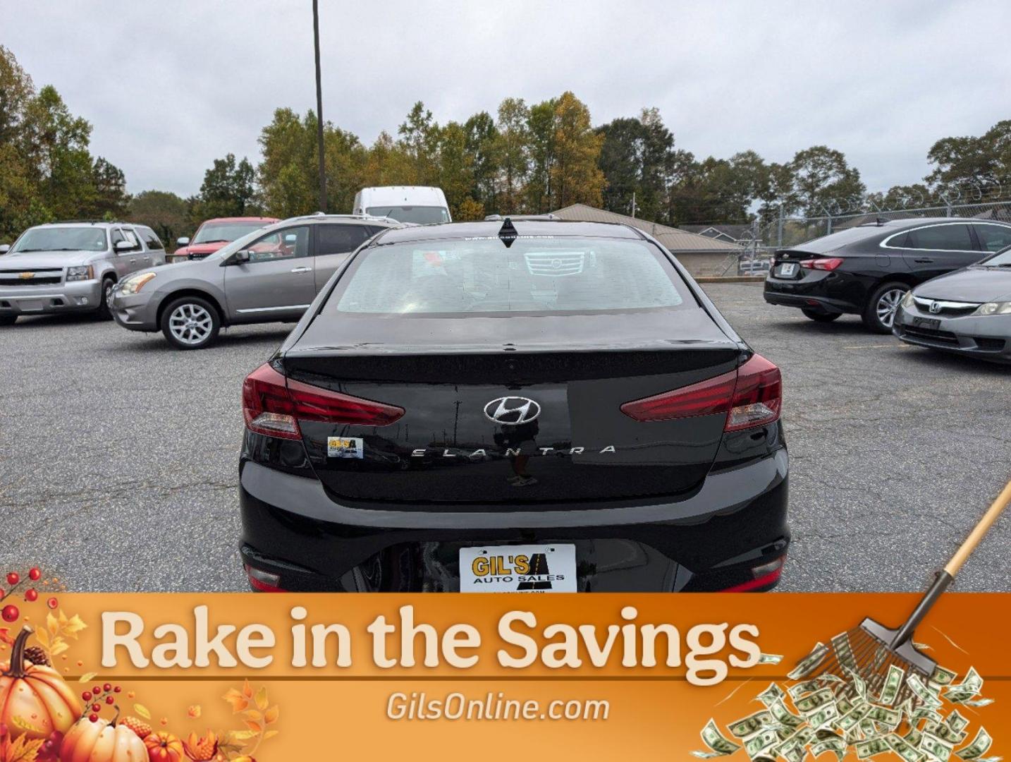 2020 /Black Hyundai Elantra SEL (5NPD84LFXLH) with an Regular Unleaded I-4 2.0 L/122 engine, 1-Speed CVT w/OD transmission, located at 3959 U.S. 80 W, Phenix City, AL, 36870, (334) 297-4885, 32.469296, -85.135185 - 2020 Hyundai Elantra SEL - Photo#5