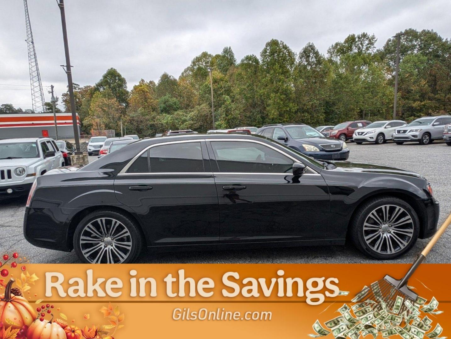 2012 /Black/Red Chrysler 300 300S (2C3CCABG5CH) with an Gas/Ethanol V6 3.6L/220 engine, 8-Speed Automatic transmission, located at 3959 U.S. 80 W, Phenix City, AL, 36870, (334) 297-4885, 32.469296, -85.135185 - 2012 Chrysler 300 300S - Photo#6