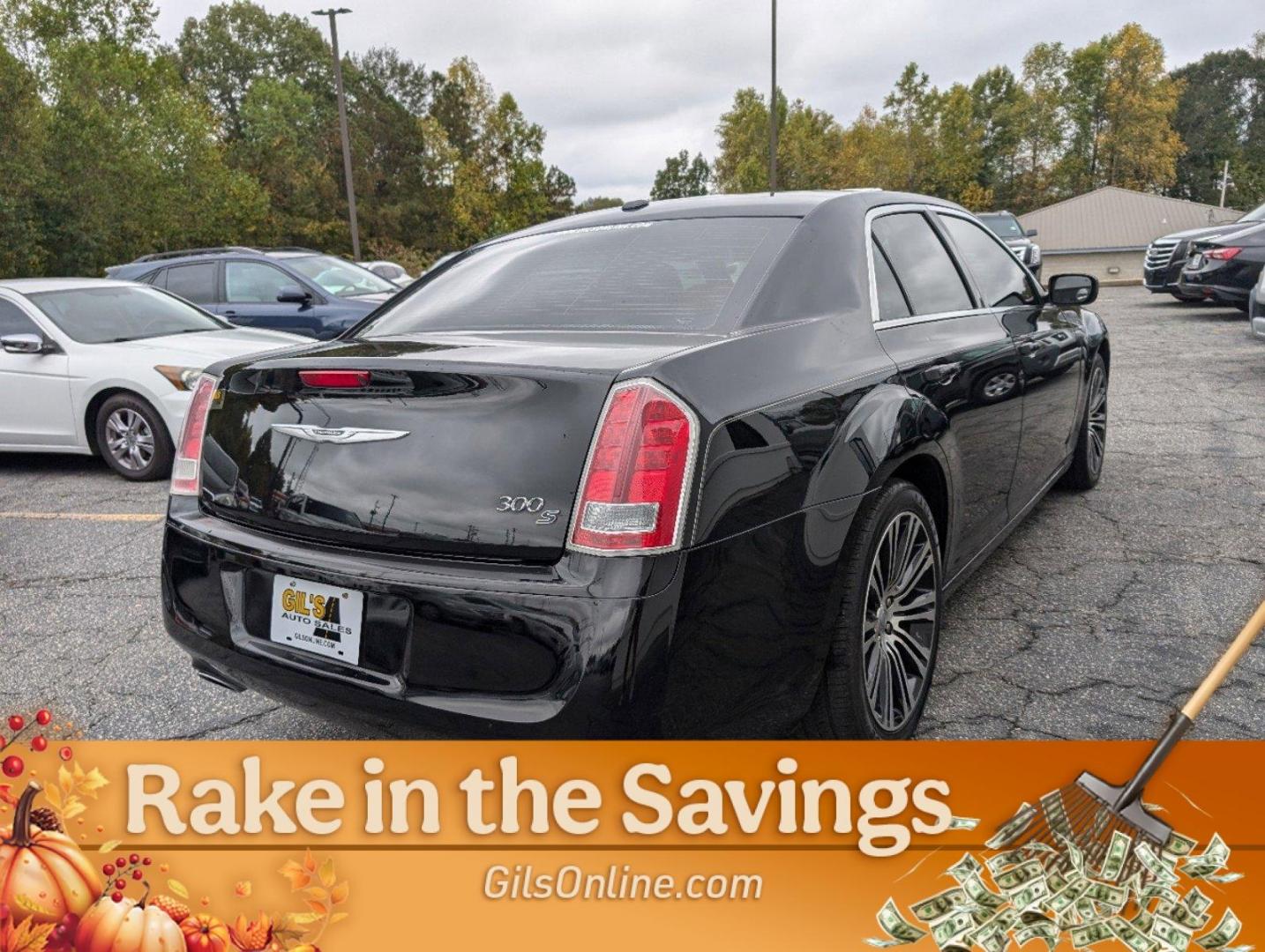 2012 /Black/Red Chrysler 300 300S (2C3CCABG5CH) with an Gas/Ethanol V6 3.6L/220 engine, 8-Speed Automatic transmission, located at 3959 U.S. 80 W, Phenix City, AL, 36870, (334) 297-4885, 32.469296, -85.135185 - 2012 Chrysler 300 300S - Photo#8