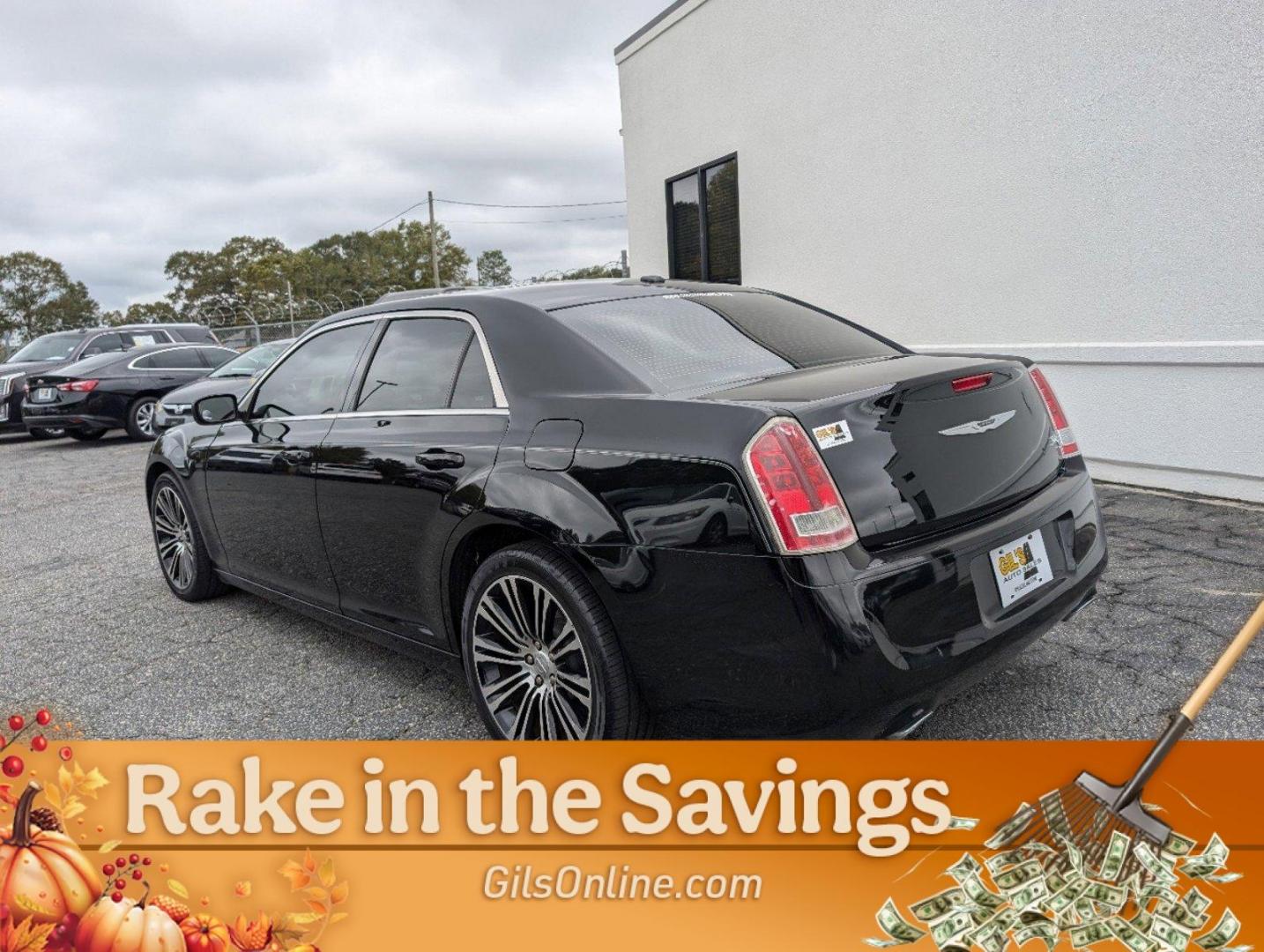 2012 /Black/Red Chrysler 300 300S (2C3CCABG5CH) with an Gas/Ethanol V6 3.6L/220 engine, 8-Speed Automatic transmission, located at 3959 U.S. 80 W, Phenix City, AL, 36870, (334) 297-4885, 32.469296, -85.135185 - 2012 Chrysler 300 300S - Photo#12