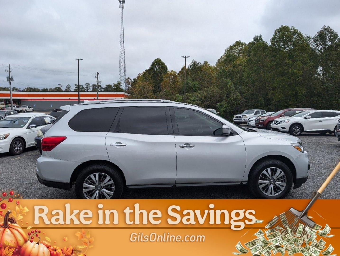 2019 /Charcoal Nissan Pathfinder SV (5N1DR2MM4KC) with an Regular Unleaded V-6 3.5 L/213 engine, 1-Speed CVT w/OD transmission, located at 5115 14th Ave., Columbus, GA, 31904, (706) 323-0345, 32.511494, -84.971046 - 2019 Nissan Pathfinder SV - Photo#11