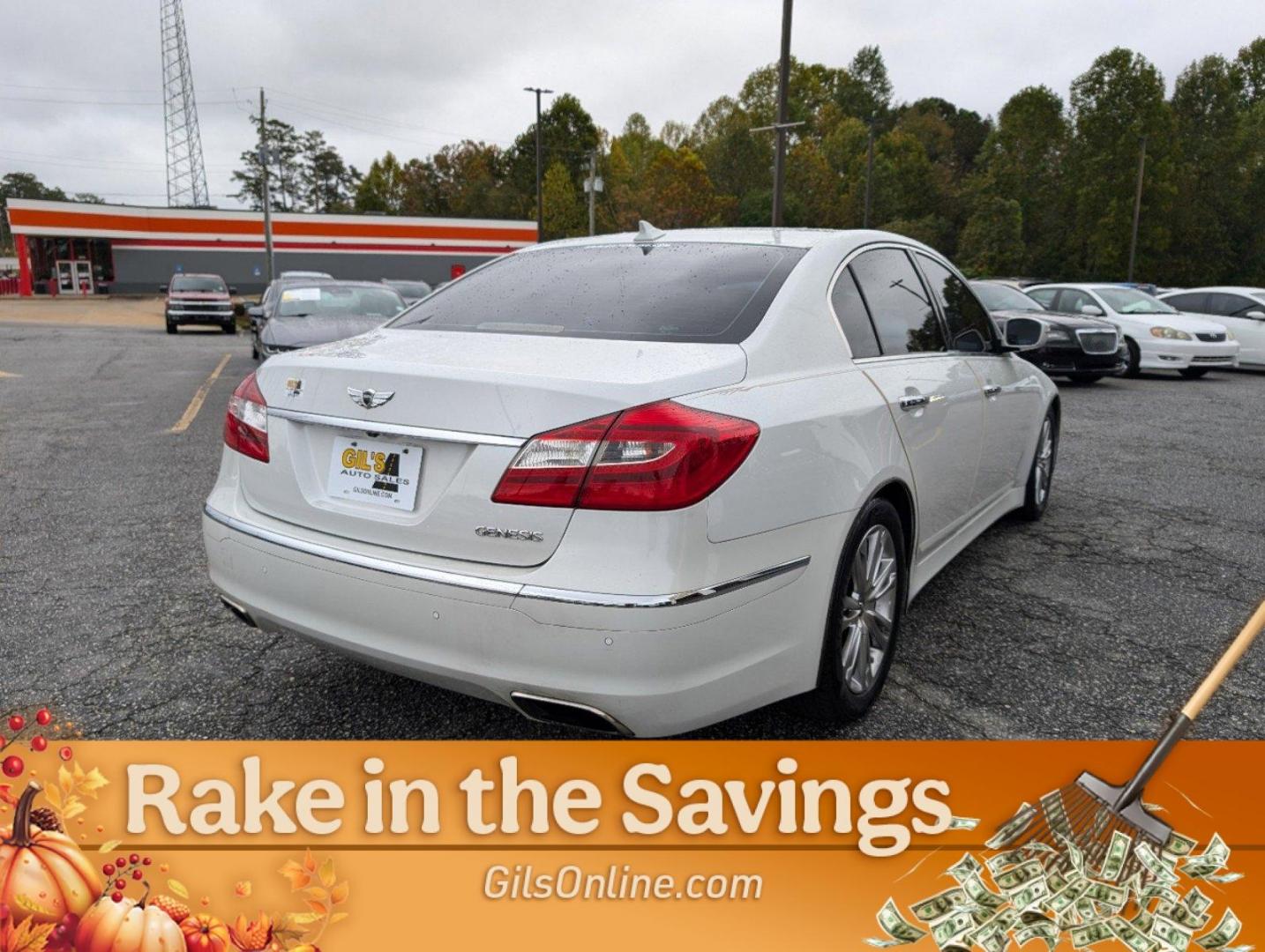 2013 /Cashmere Hyundai Genesis 3.8L (KMHGC4DD8DU) with an Gas V6 3.8L/231 engine, 8-Speed Automatic w/Manual Shift transmission, located at 3959 U.S. 80 W, Phenix City, AL, 36870, (334) 297-4885, 32.469296, -85.135185 - 2013 Hyundai Genesis 3.8L - Photo#8