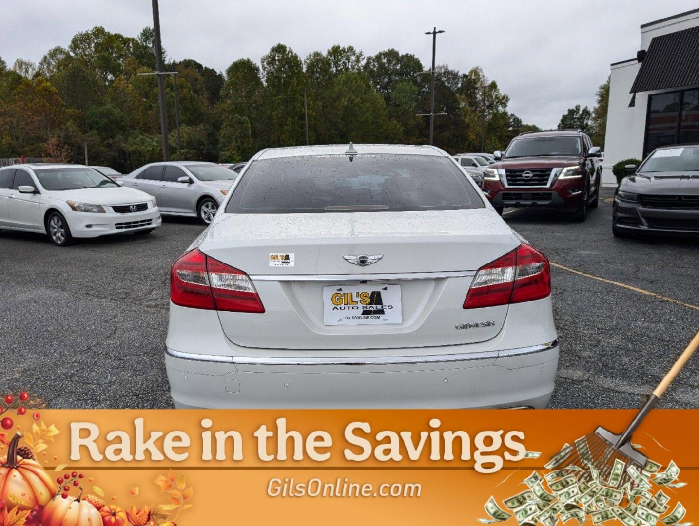 2013 /Cashmere Hyundai Genesis 3.8L (KMHGC4DD8DU) with an Gas V6 3.8L/231 engine, 8-Speed Automatic w/Manual Shift transmission, located at 3959 U.S. 80 W, Phenix City, AL, 36870, (334) 297-4885, 32.469296, -85.135185 - 2013 Hyundai Genesis 3.8L - Photo#10