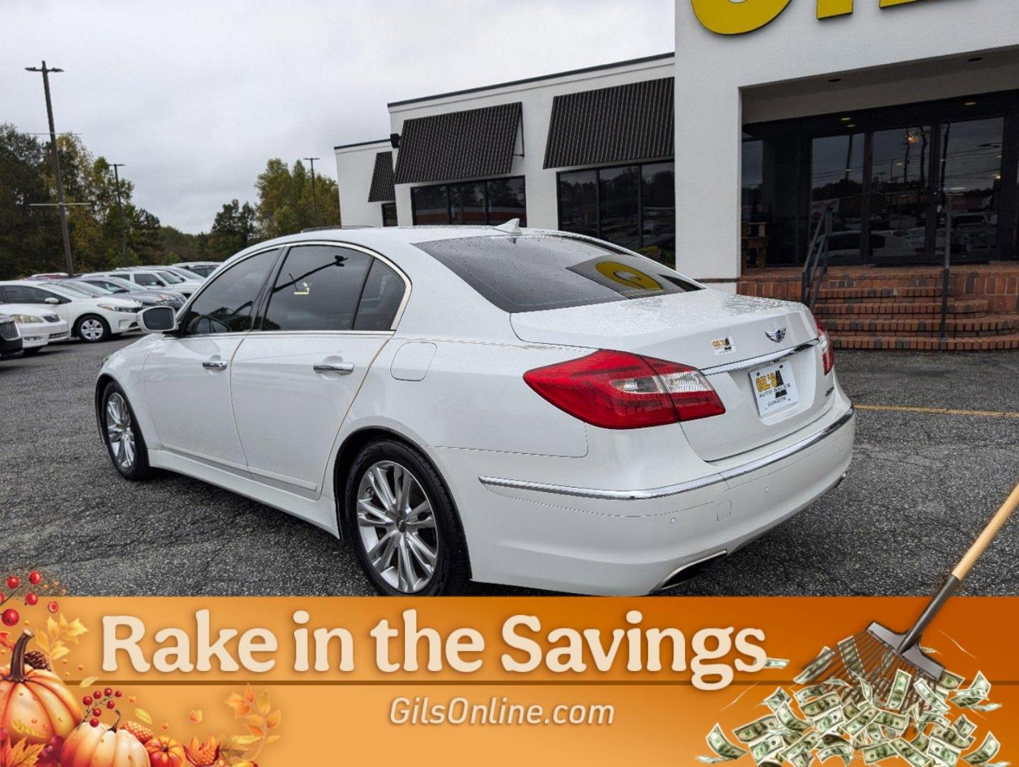 2013 /Cashmere Hyundai Genesis 3.8L (KMHGC4DD8DU) with an Gas V6 3.8L/231 engine, 8-Speed Automatic w/Manual Shift transmission, located at 3959 U.S. 80 W, Phenix City, AL, 36870, (334) 297-4885, 32.469296, -85.135185 - 2013 Hyundai Genesis 3.8L - Photo#12