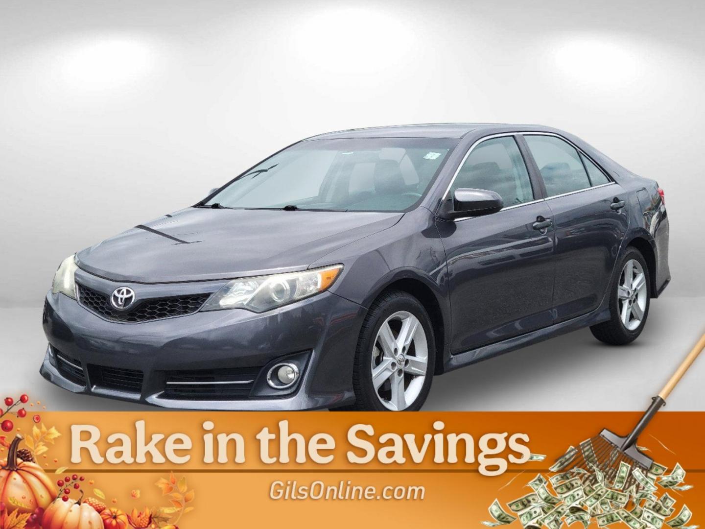 2014 Gray Toyota Camry SE (4T1BF1FK5EU) with an Regular Unleaded I-4 2.5 L/152 engine, 6-Speed Automatic w/OD transmission, located at 804 22nd Ave, Phenix City, AL, 36870, (334) 297-1860, 32.484749, -85.024475 - 2014 Toyota Camry SE - Photo#0