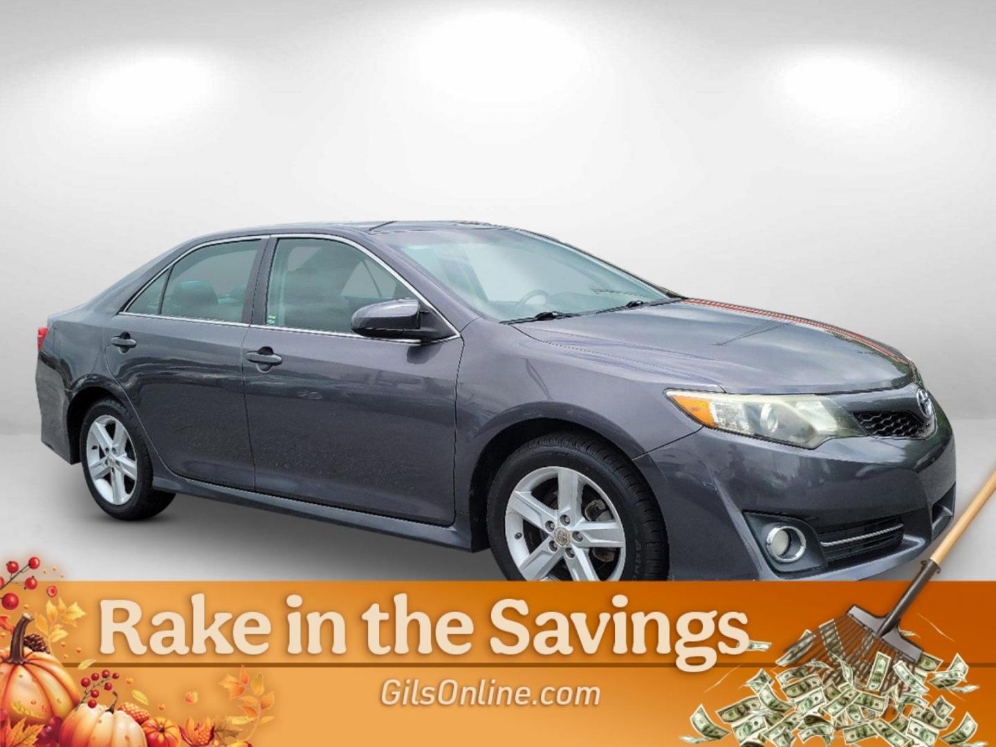 2014 Gray Toyota Camry SE (4T1BF1FK5EU) with an Regular Unleaded I-4 2.5 L/152 engine, 6-Speed Automatic w/OD transmission, located at 804 22nd Ave, Phenix City, AL, 36870, (334) 297-1860, 32.484749, -85.024475 - 2014 Toyota Camry SE - Photo#2