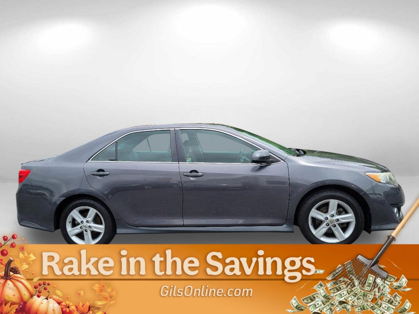 2014 Gray Toyota Camry SE (4T1BF1FK5EU) with an Regular Unleaded I-4 2.5 L/152 engine, 6-Speed Automatic w/OD transmission, located at 804 22nd Ave, Phenix City, AL, 36870, (334) 297-1860, 32.484749, -85.024475 - 2014 Toyota Camry SE - Photo#3