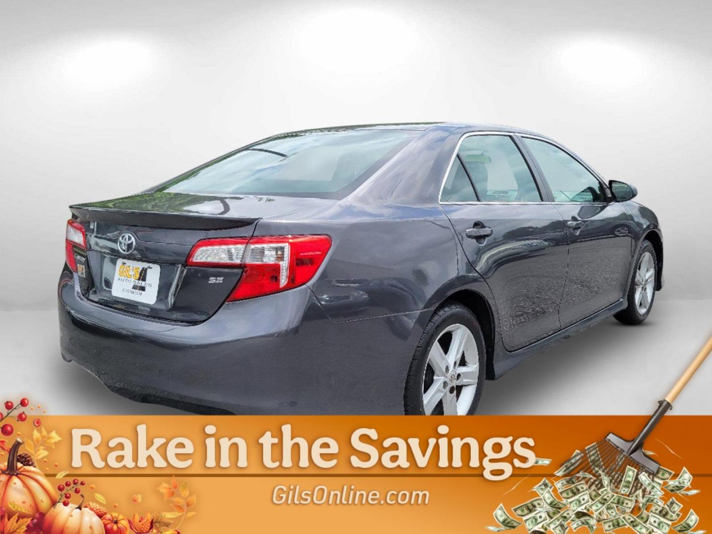 2014 Gray Toyota Camry SE (4T1BF1FK5EU) with an Regular Unleaded I-4 2.5 L/152 engine, 6-Speed Automatic w/OD transmission, located at 804 22nd Ave, Phenix City, AL, 36870, (334) 297-1860, 32.484749, -85.024475 - 2014 Toyota Camry SE - Photo#4