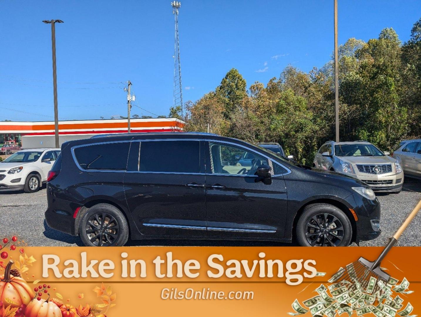 2018 /Black/Alloy Chrysler Pacifica Touring L (2C4RC1BG2JR) with an Regular Unleaded V-6 3.6 L/220 engine, 9-Speed Automatic w/OD transmission, located at 3959 U.S. 80 W, Phenix City, AL, 36870, (334) 297-4885, 32.469296, -85.135185 - 2018 Chrysler Pacifica Touring L - Photo#3