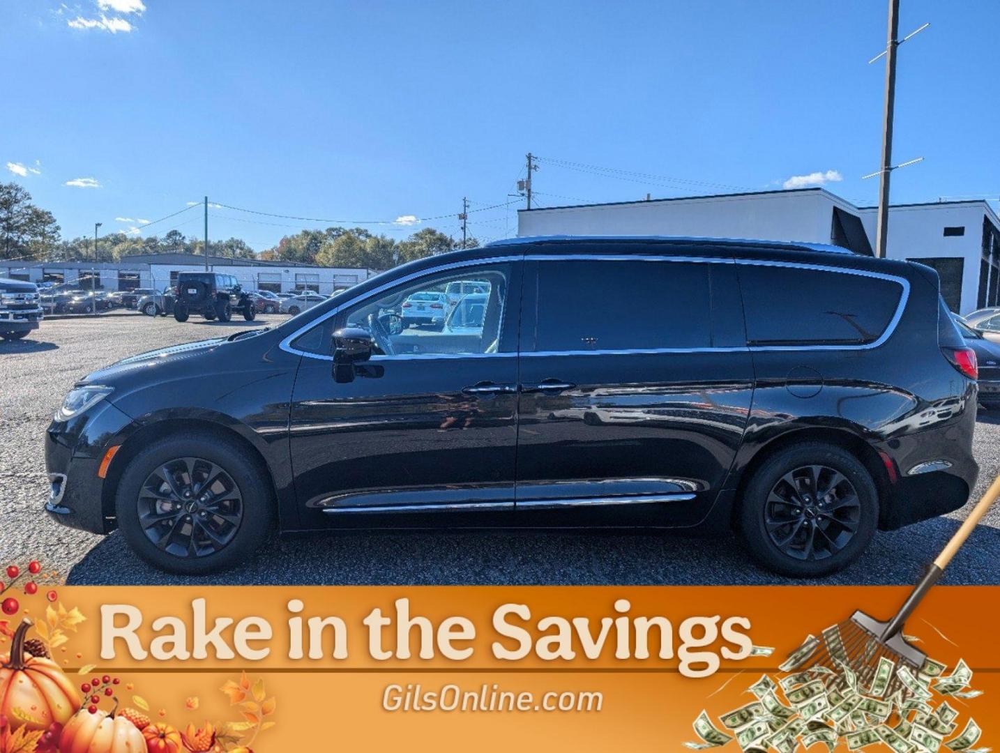 2018 /Black/Alloy Chrysler Pacifica Touring L (2C4RC1BG2JR) with an Regular Unleaded V-6 3.6 L/220 engine, 9-Speed Automatic w/OD transmission, located at 3959 U.S. 80 W, Phenix City, AL, 36870, (334) 297-4885, 32.469296, -85.135185 - 2018 Chrysler Pacifica Touring L - Photo#7