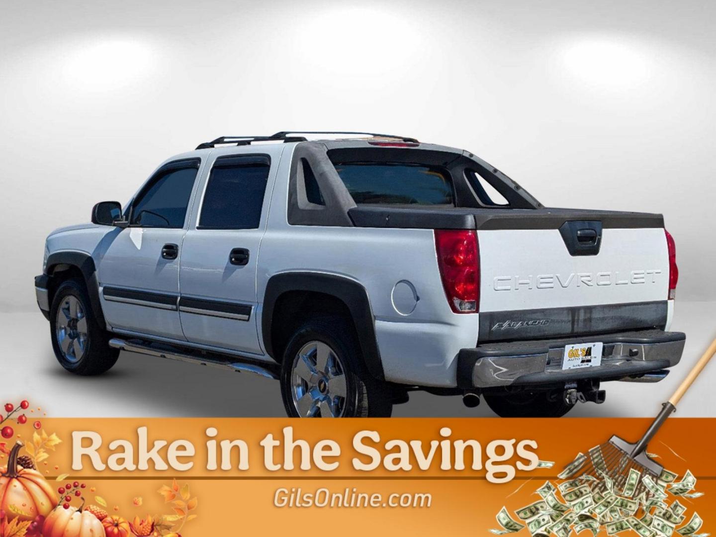 2004 Summit White /Dark Charcoal Chevrolet Avalanche (3GNEC12T84G) with an Gas V8 5.3L/327 engine, 4-Speed Automatic w/OD transmission, located at 5115 14th Ave., Columbus, GA, 31904, (706) 323-0345, 32.511494, -84.971046 - 2004 Chevrolet Avalanche - Photo#6