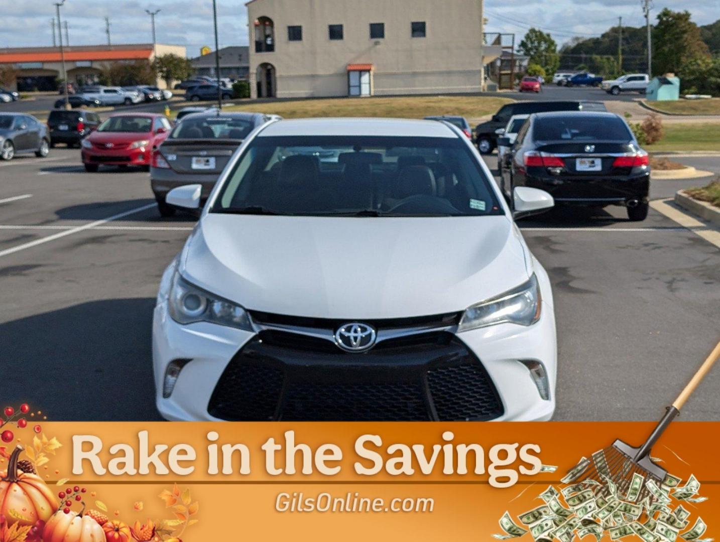 2017 White Toyota Camry XLE (4T1BF1FK8HU) with an Regular Unleaded I-4 2.5 L/152 engine, 6-Speed Automatic w/OD transmission, located at 521 Old Farm Lane Rd, Prattville, AL, 36066, (334) 325-1505, 32.482460, -86.416367 - 2017 Toyota Camry XLE - Photo#2